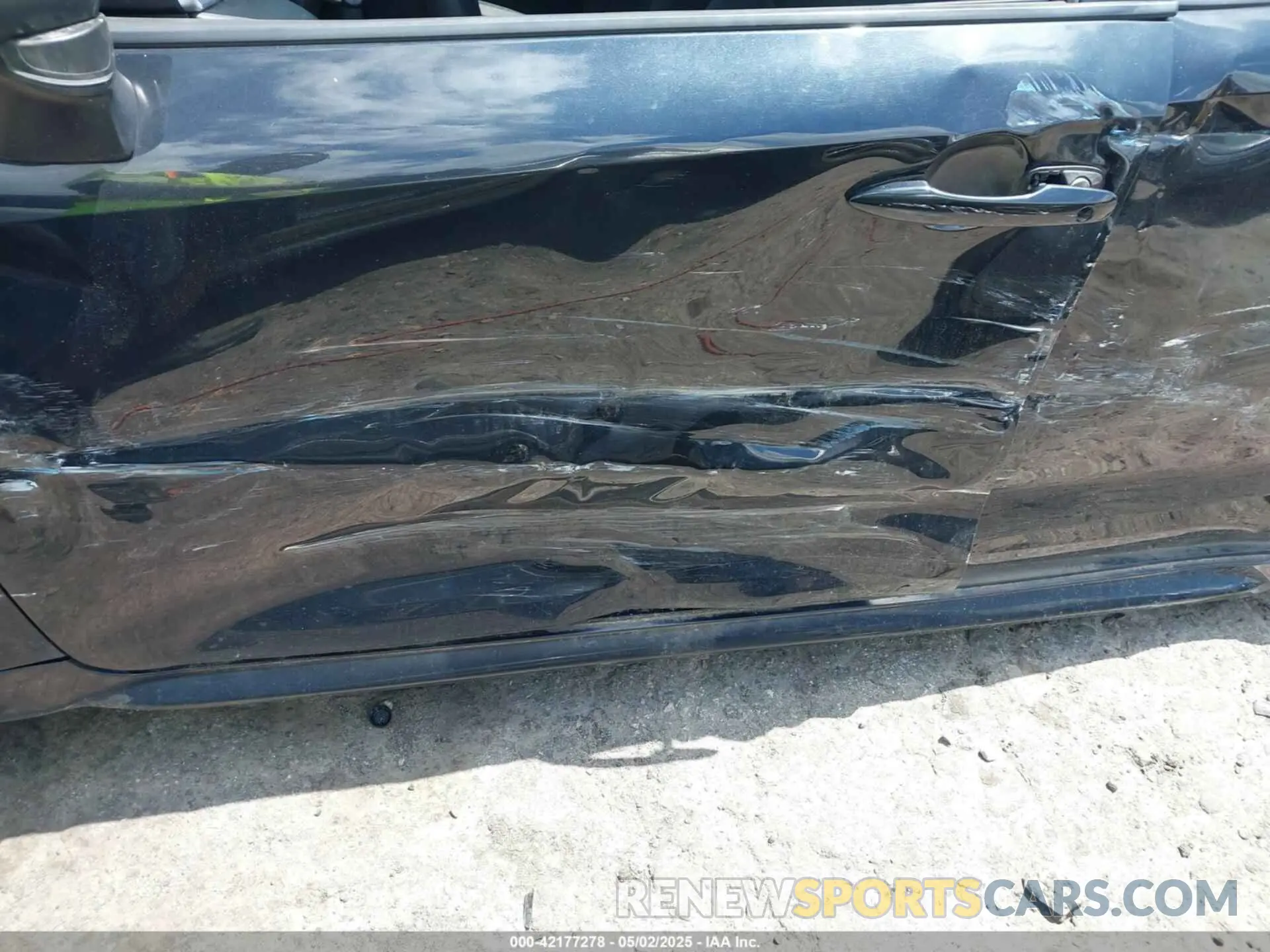 18 Photograph of a damaged car 5YFEPRAE9LP095250 TOYOTA COROLLA 2020