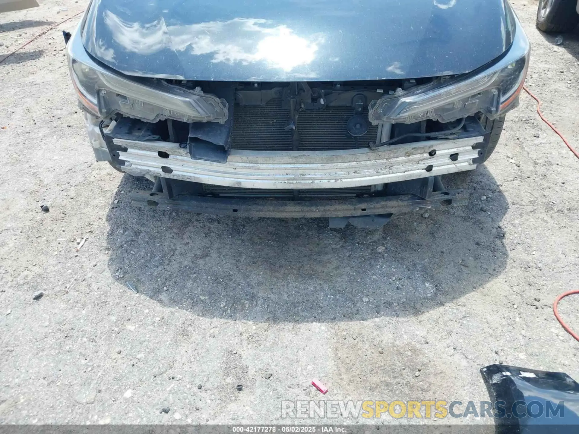19 Photograph of a damaged car 5YFEPRAE9LP095250 TOYOTA COROLLA 2020