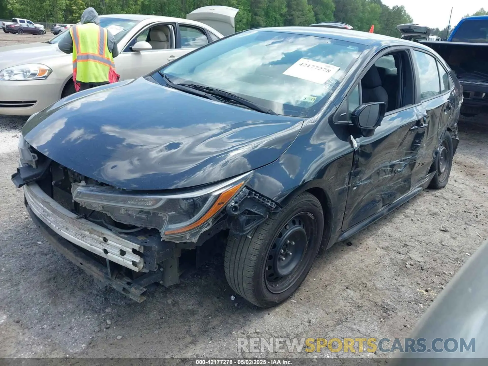 2 Photograph of a damaged car 5YFEPRAE9LP095250 TOYOTA COROLLA 2020