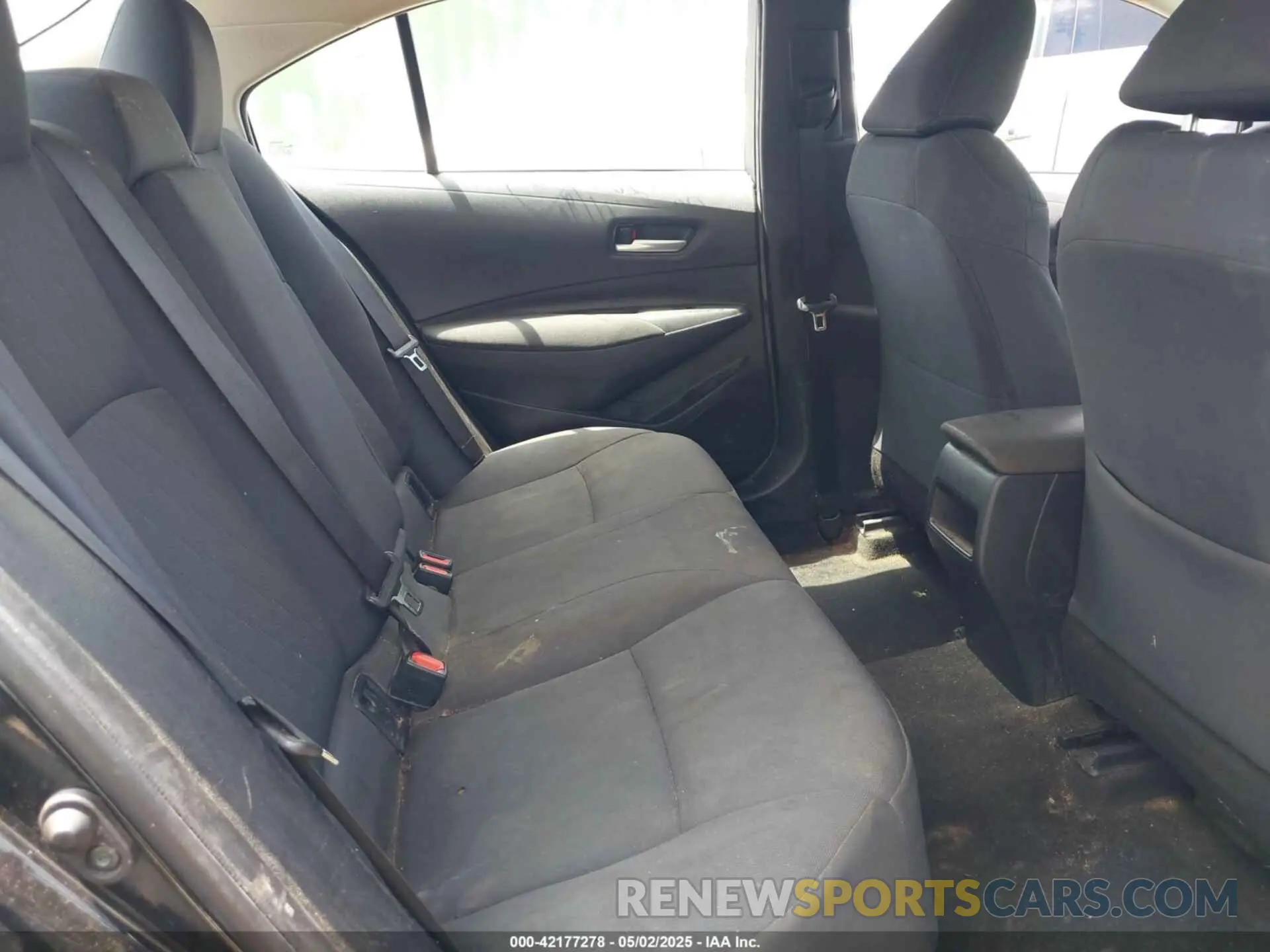 8 Photograph of a damaged car 5YFEPRAE9LP095250 TOYOTA COROLLA 2020
