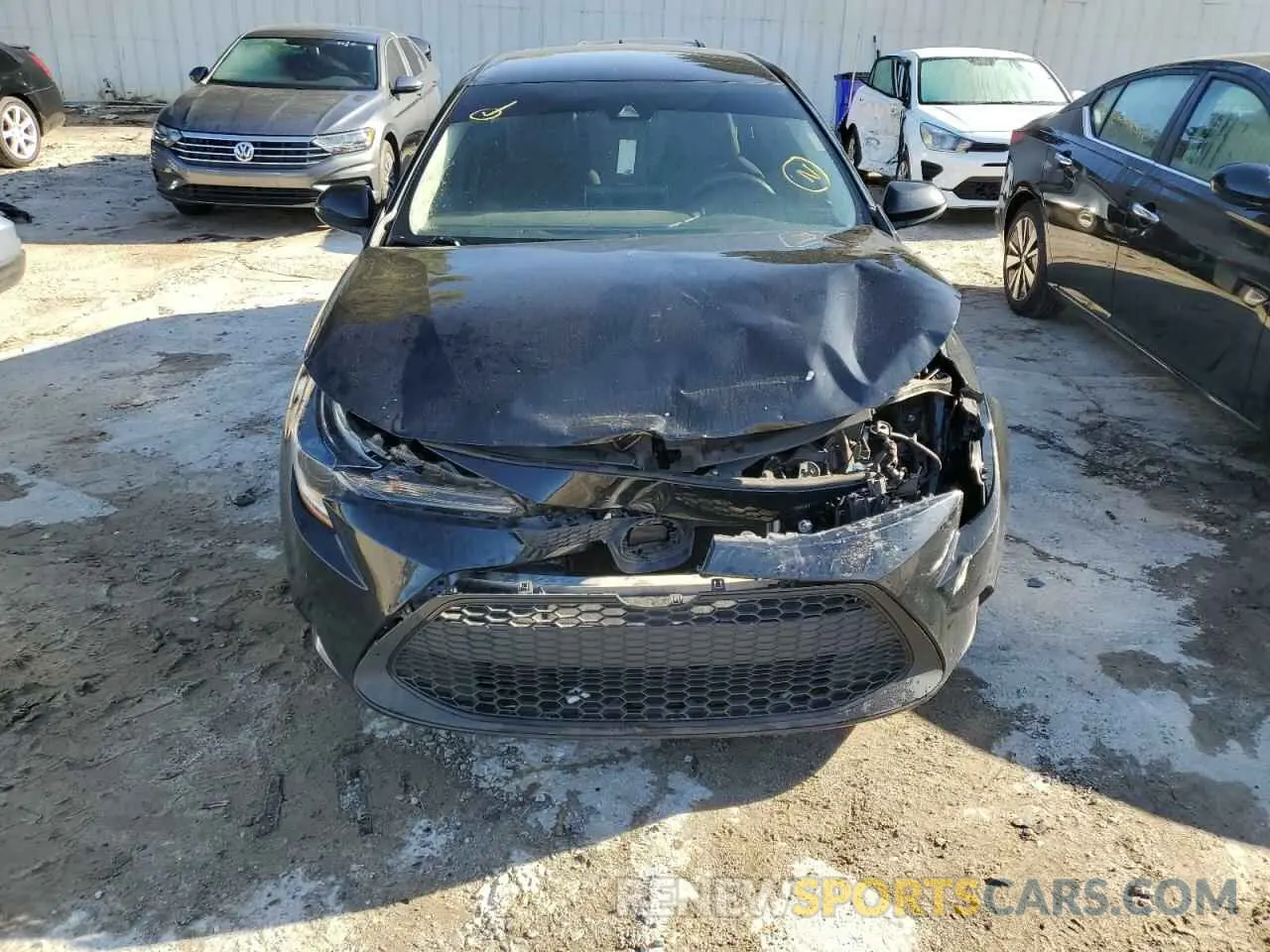 9 Photograph of a damaged car 5YFEPRAE9LP115237 TOYOTA COROLLA 2020