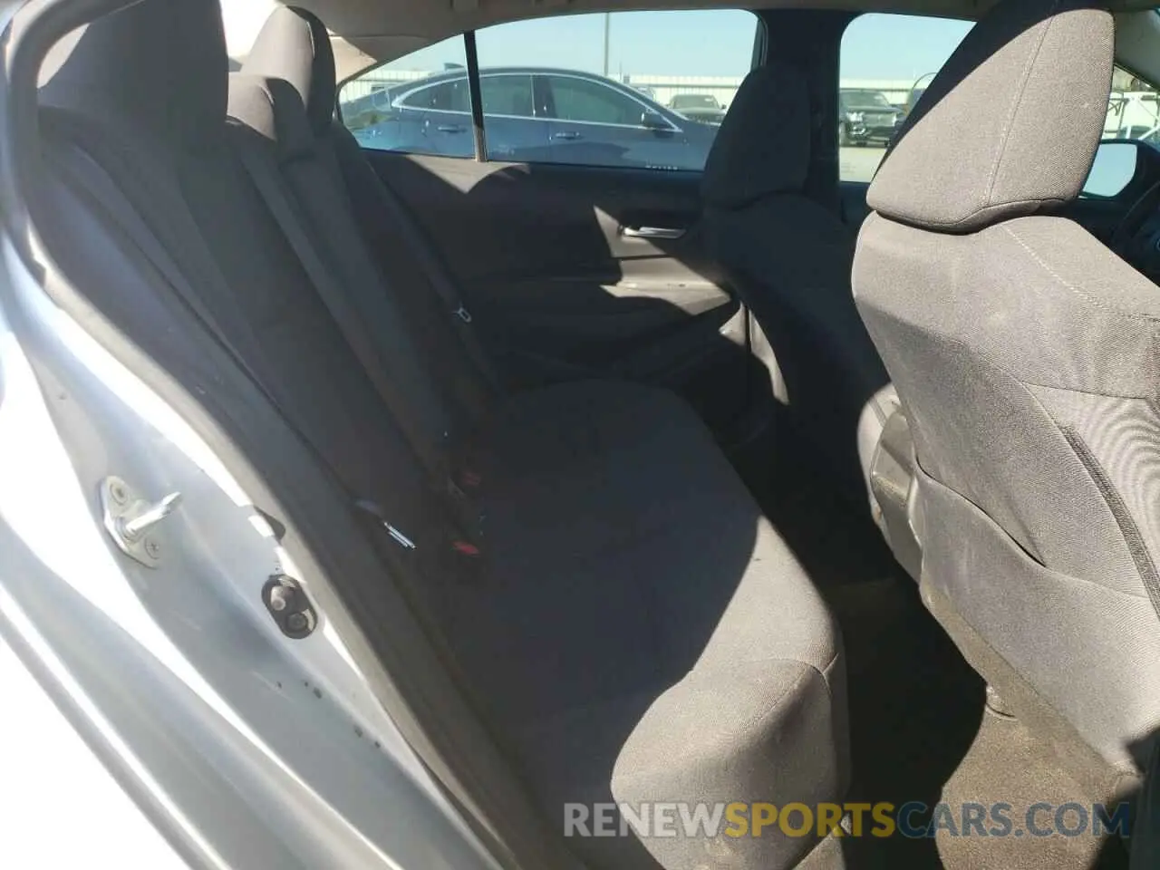 6 Photograph of a damaged car 5YFEPRAE9LP125783 TOYOTA COROLLA 2020
