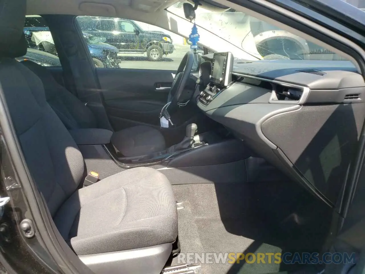 5 Photograph of a damaged car 5YFEPRAE9LP131096 TOYOTA COROLLA 2020