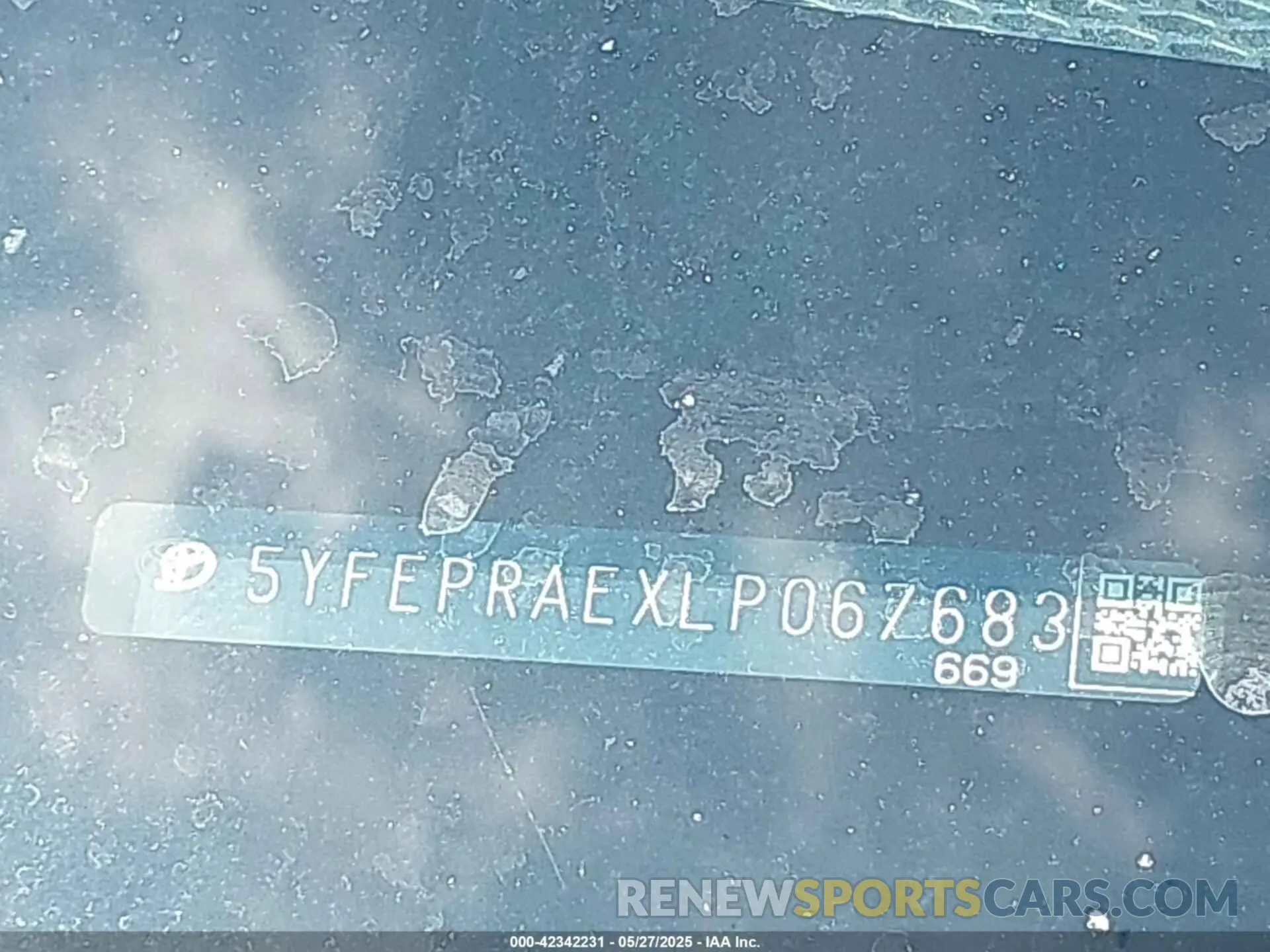 17 Photograph of a damaged car 5YFEPRAEXLP067683 TOYOTA COROLLA 2020