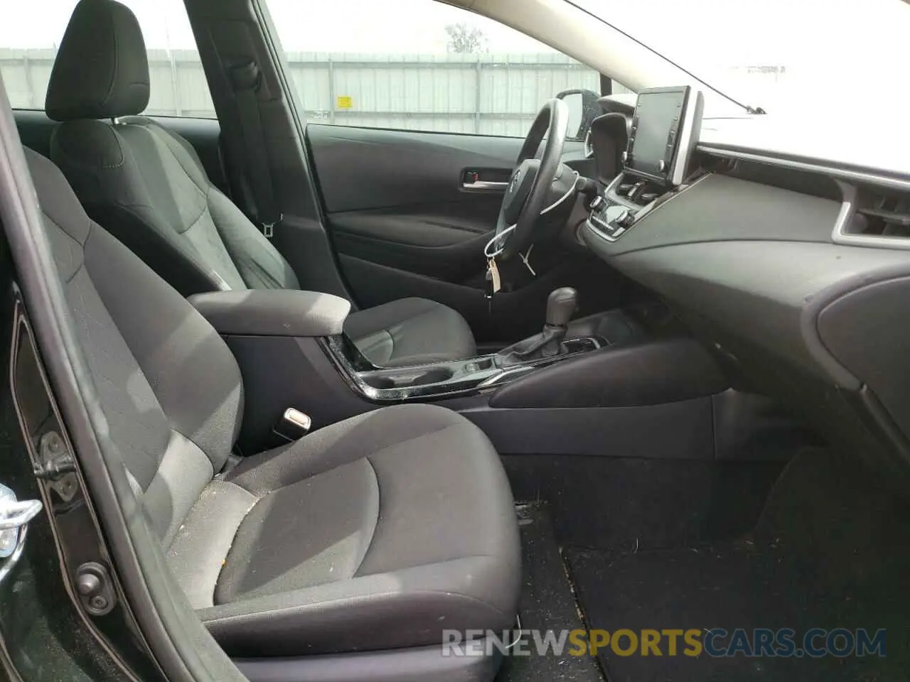 5 Photograph of a damaged car 5YFEPRAEXLP074343 TOYOTA COROLLA 2020