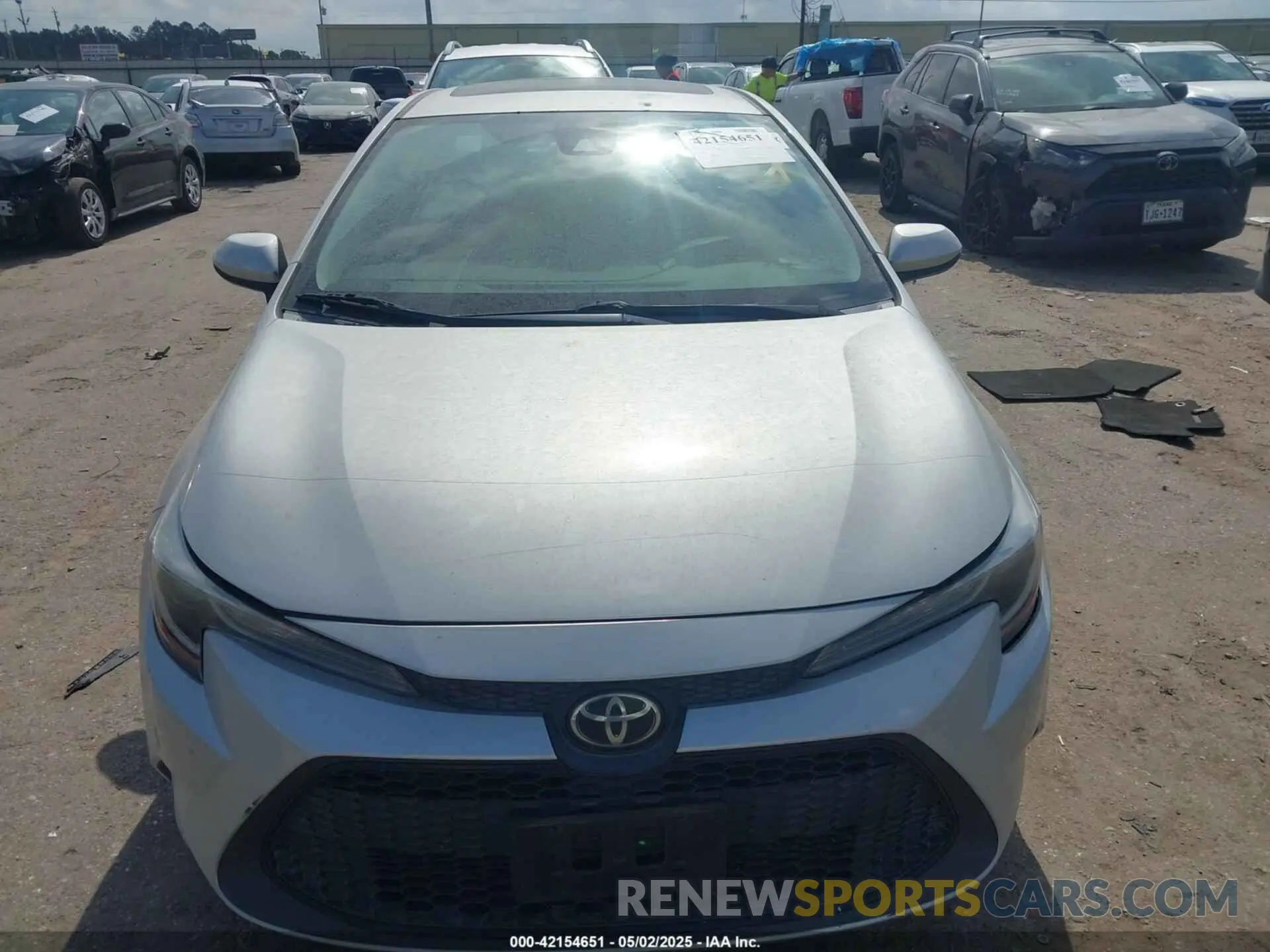 11 Photograph of a damaged car 5YFHPRAE2LP025652 TOYOTA COROLLA 2020