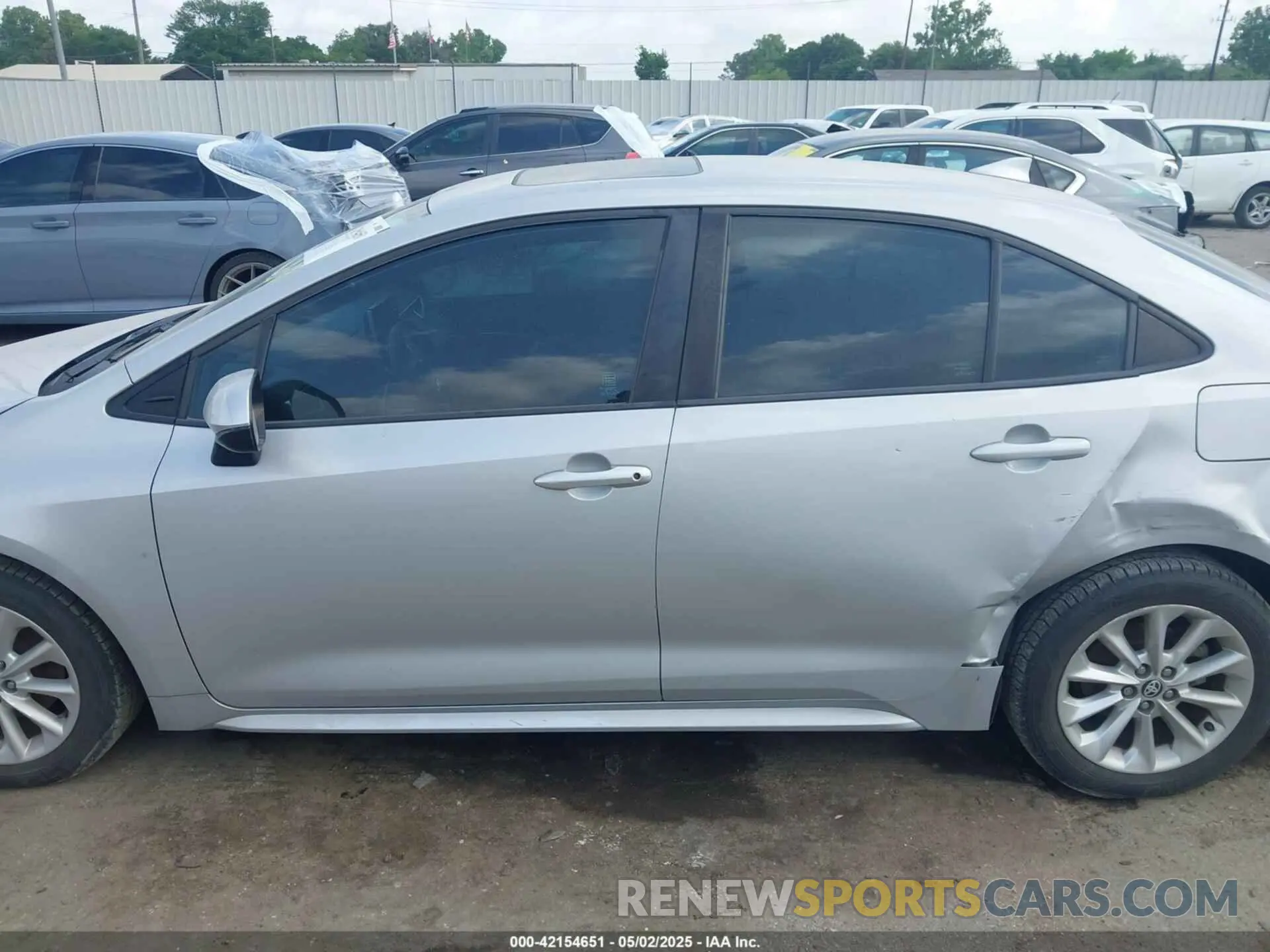 13 Photograph of a damaged car 5YFHPRAE2LP025652 TOYOTA COROLLA 2020