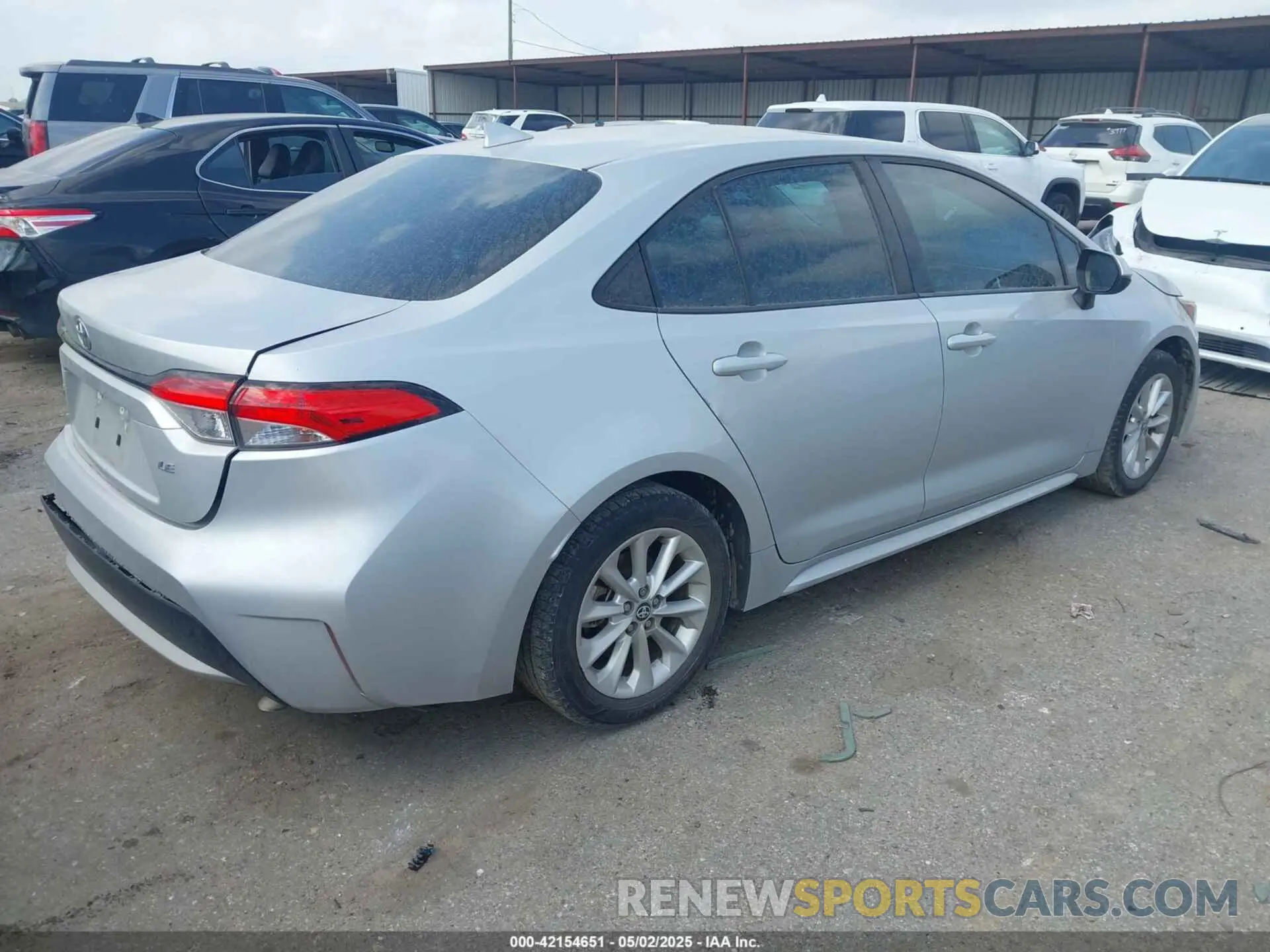 4 Photograph of a damaged car 5YFHPRAE2LP025652 TOYOTA COROLLA 2020