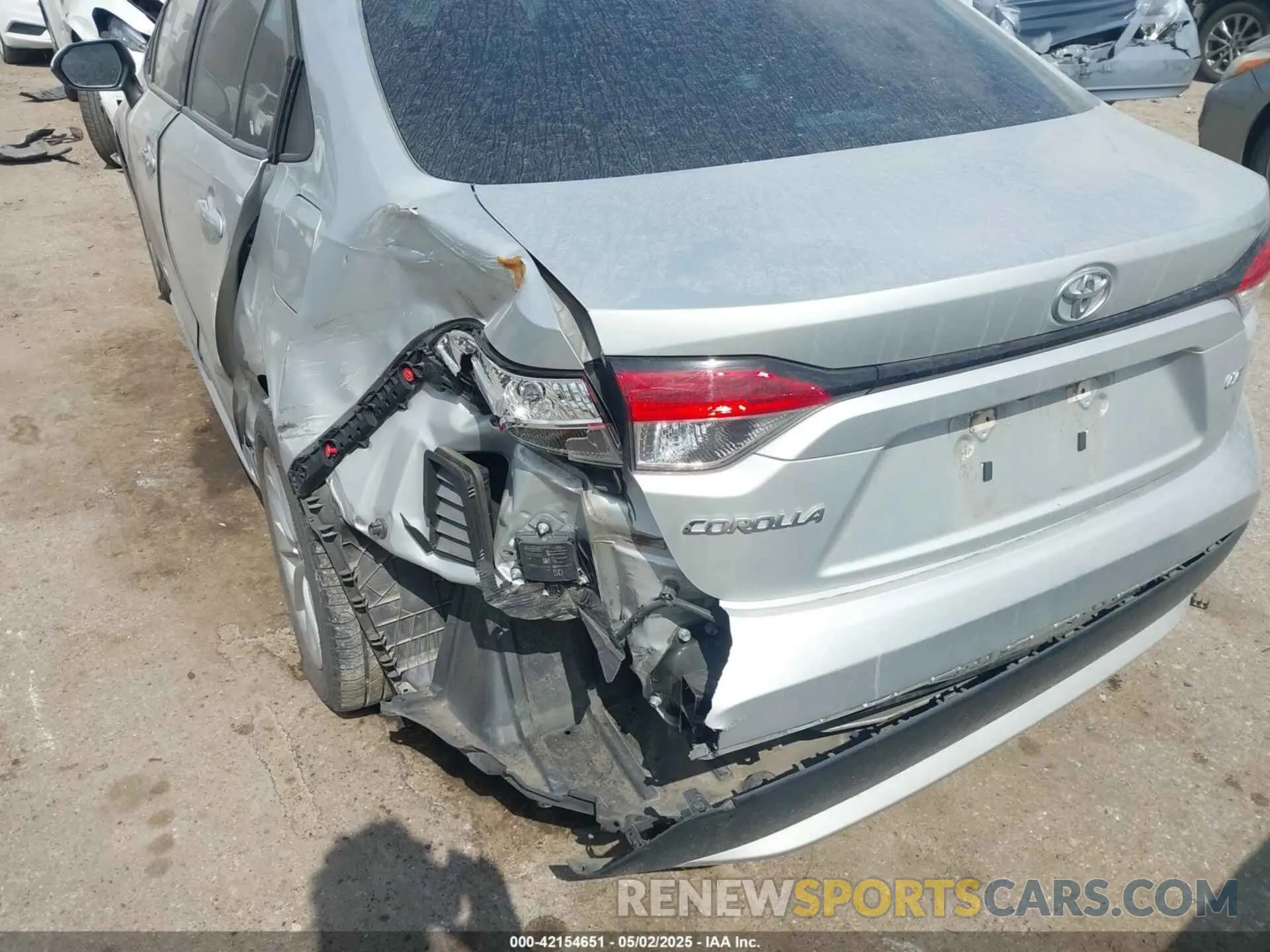6 Photograph of a damaged car 5YFHPRAE2LP025652 TOYOTA COROLLA 2020
