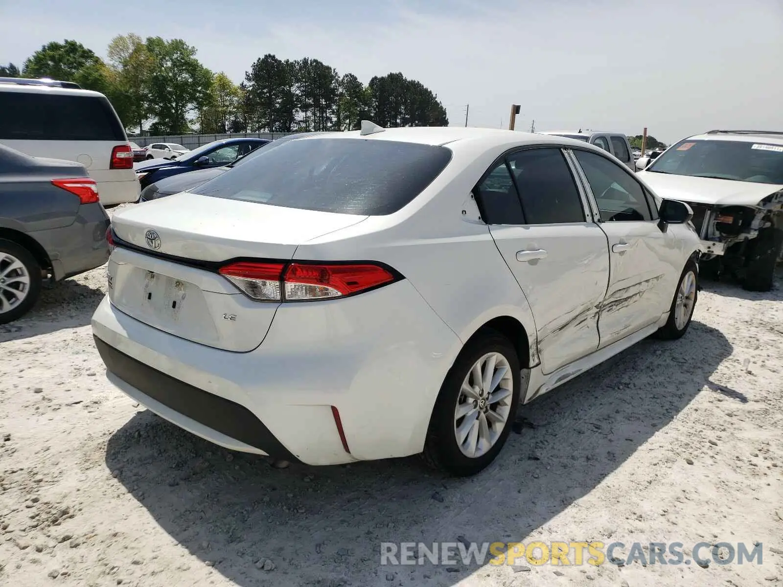 4 Photograph of a damaged car 5YFHPRAE3LP069644 TOYOTA COROLLA 2020