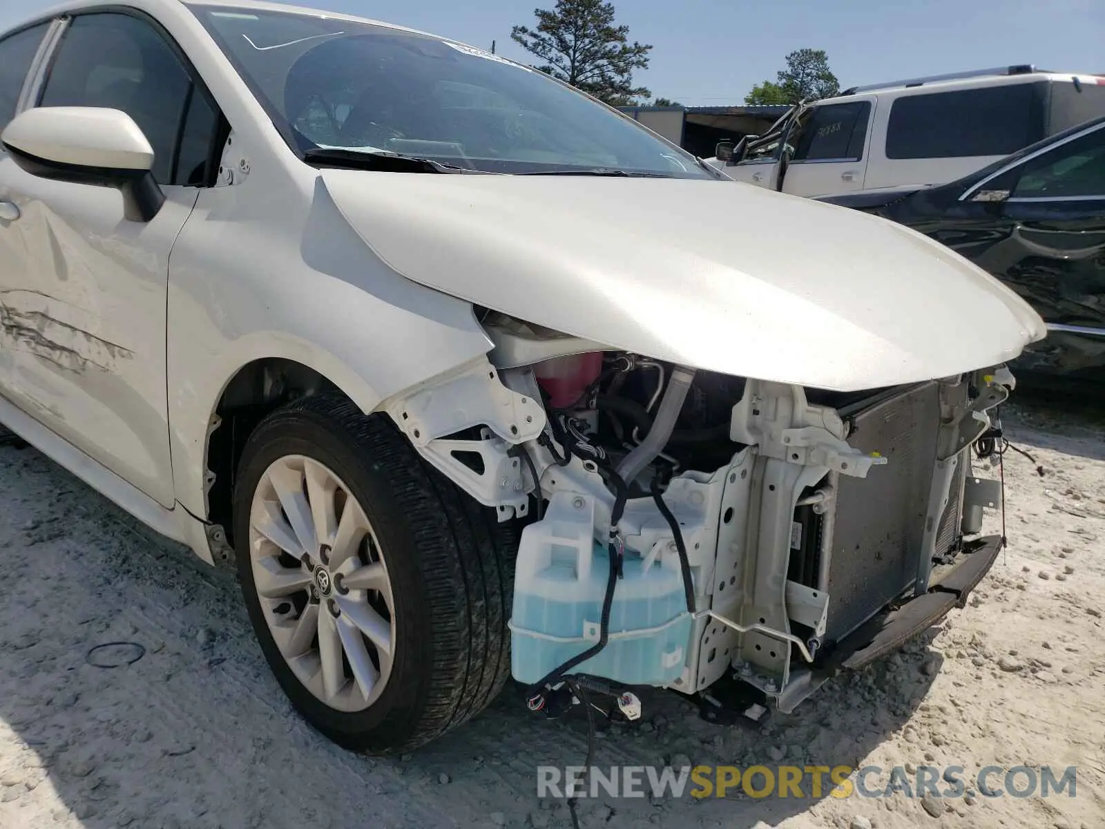 9 Photograph of a damaged car 5YFHPRAE3LP069644 TOYOTA COROLLA 2020