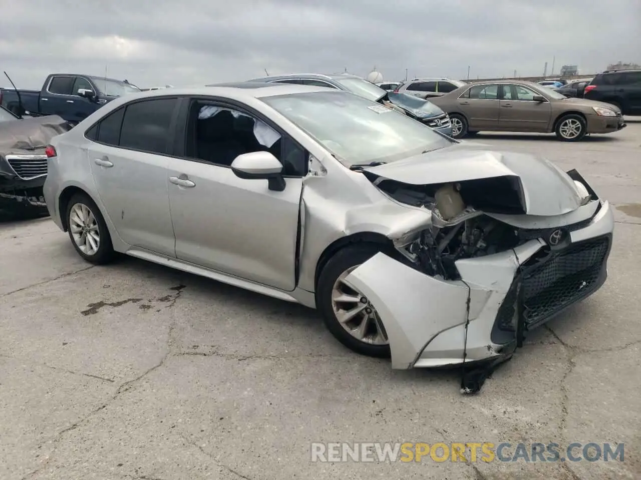 4 Photograph of a damaged car 5YFHPRAE9LP021808 TOYOTA COROLLA 2020
