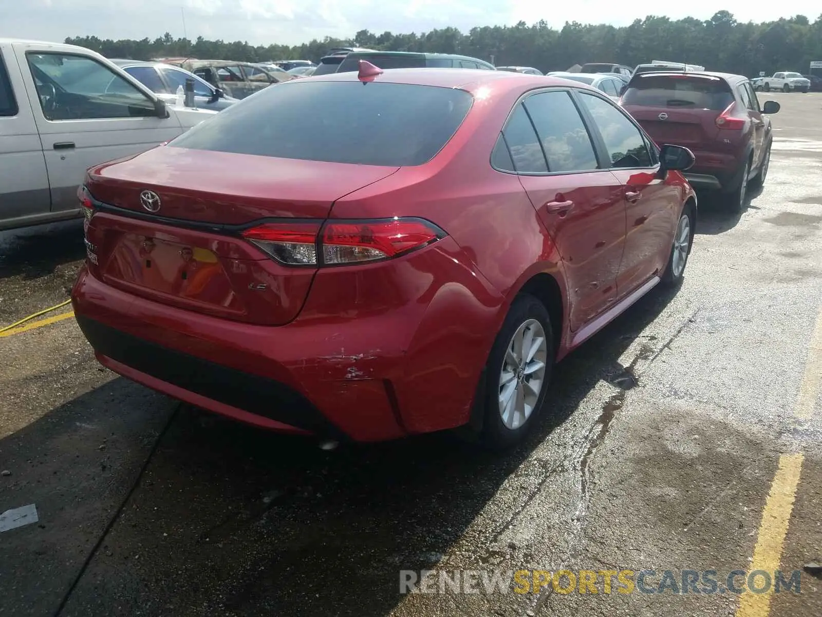 4 Photograph of a damaged car 5YFHPRAE9LP026104 TOYOTA COROLLA 2020
