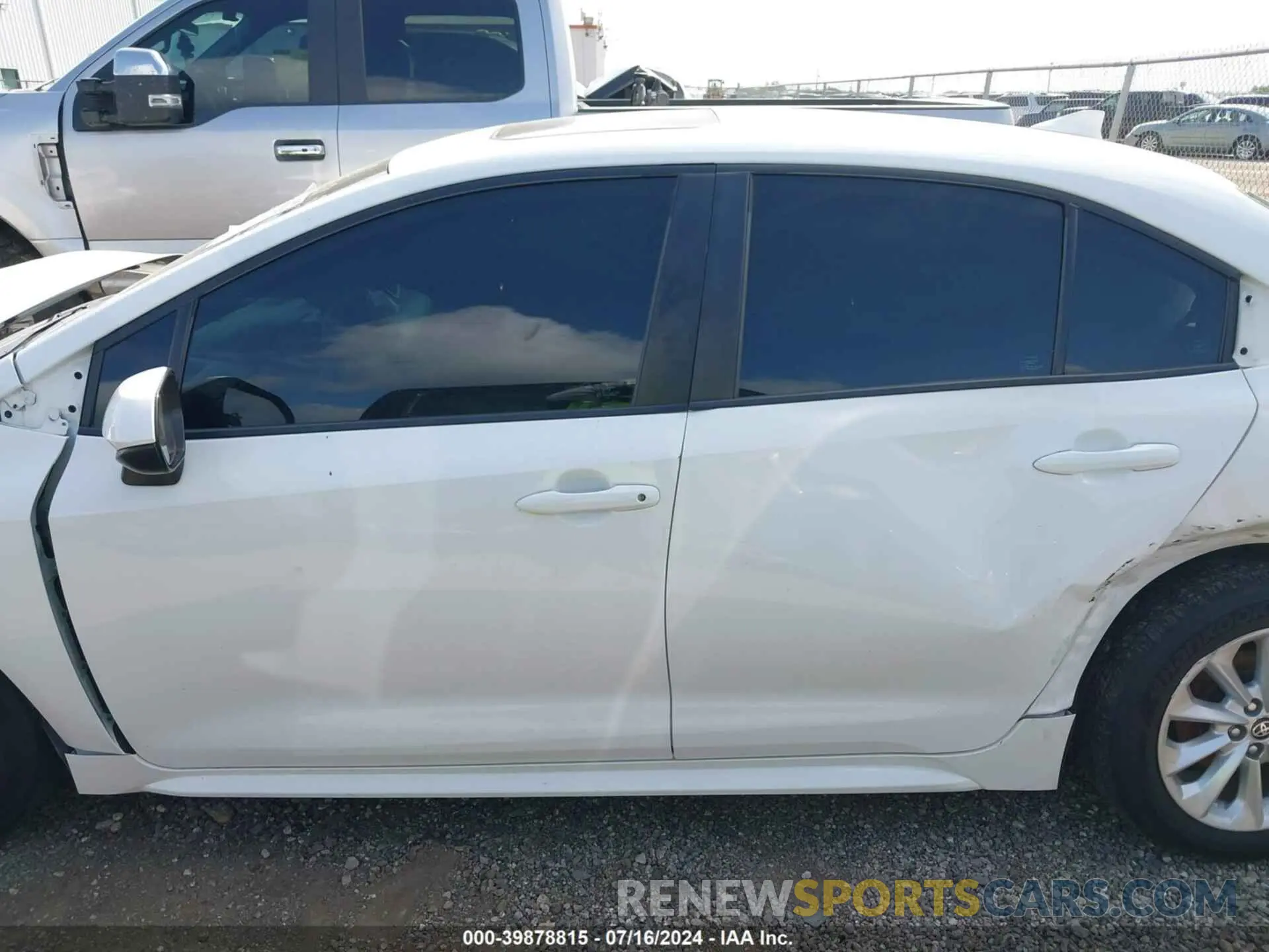 15 Photograph of a damaged car 5YFHPRAEXLP031117 TOYOTA COROLLA 2020
