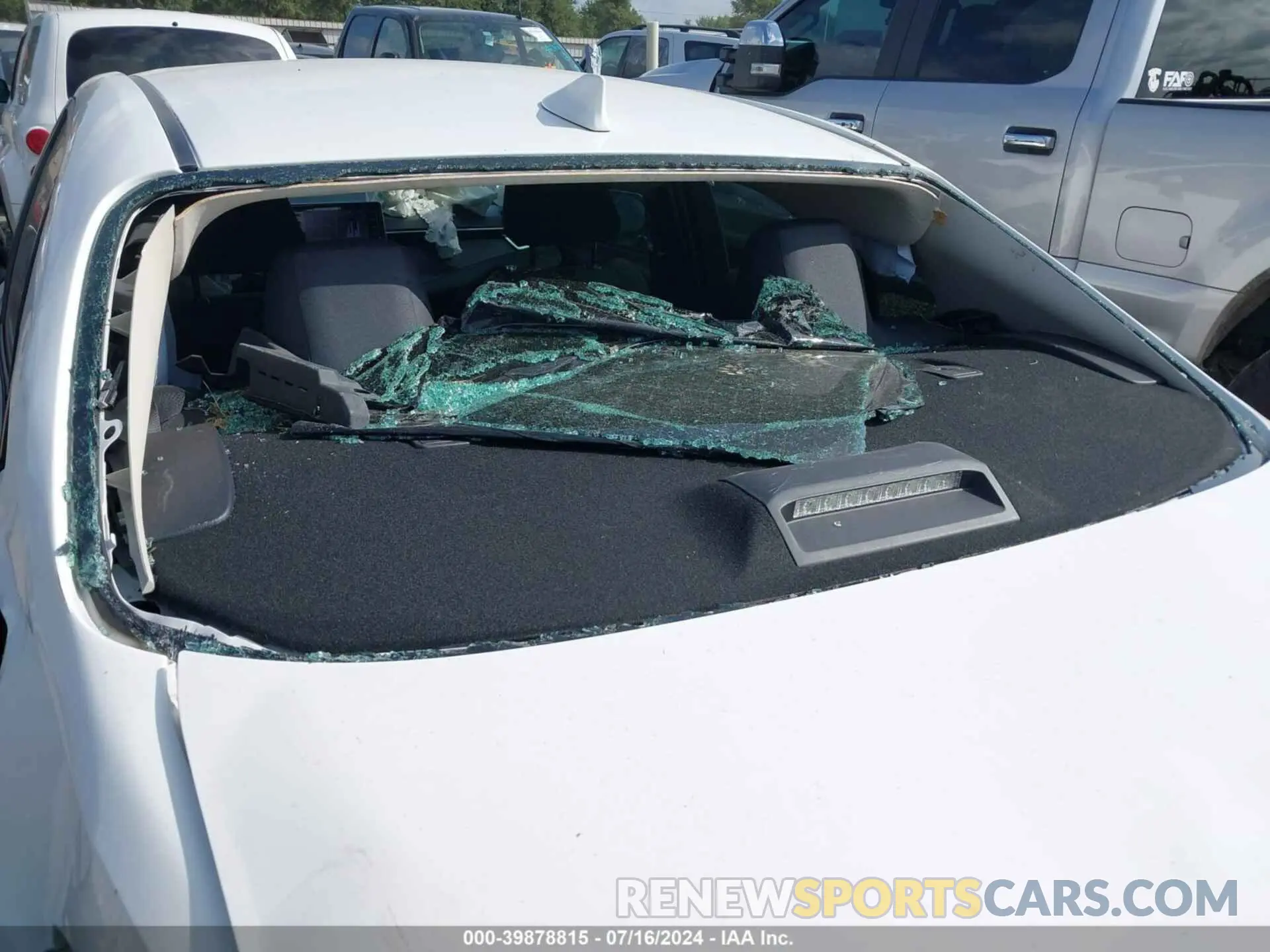 21 Photograph of a damaged car 5YFHPRAEXLP031117 TOYOTA COROLLA 2020