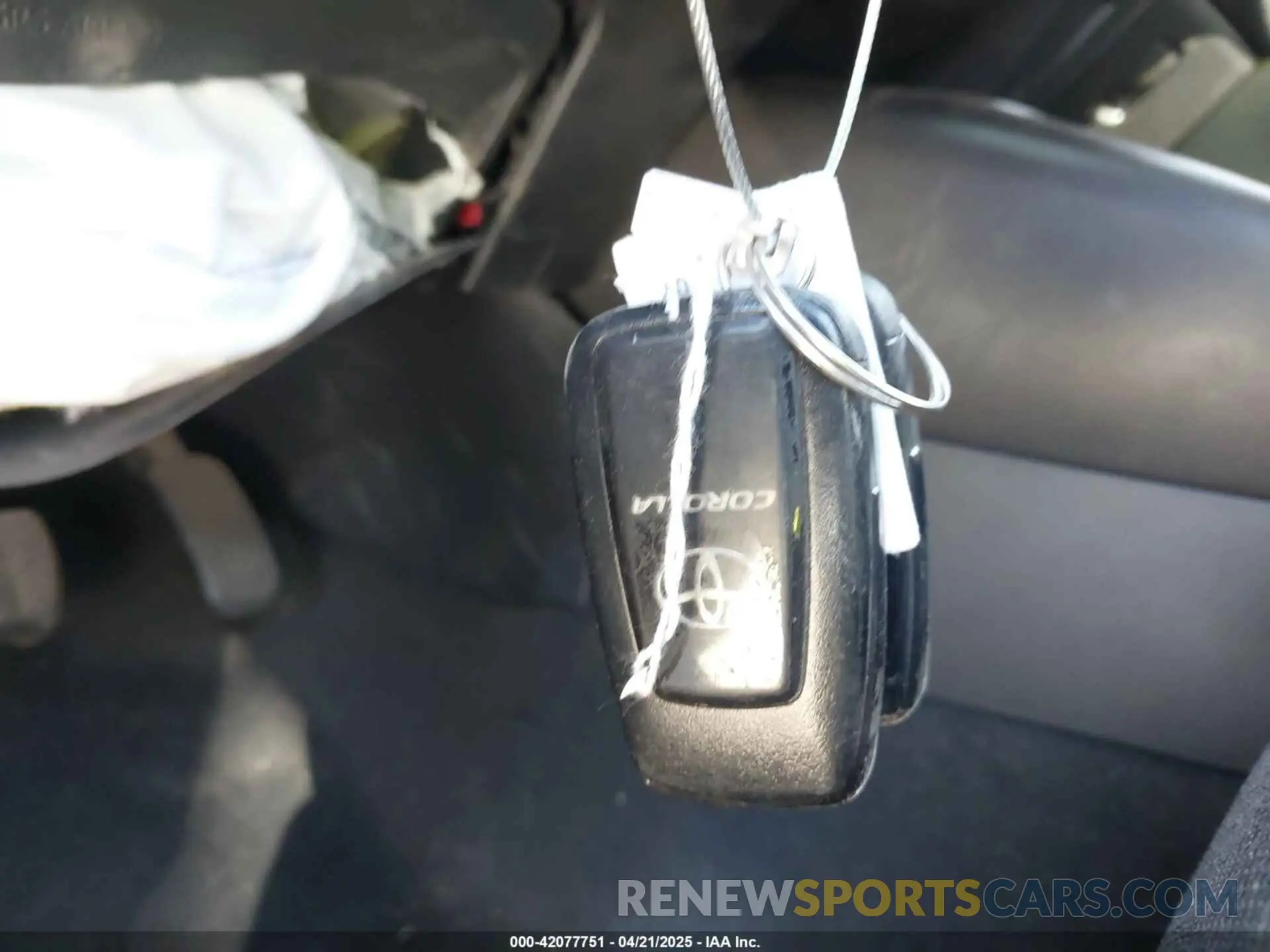 11 Photograph of a damaged car 5YFP4RCE2LP014913 TOYOTA COROLLA 2020