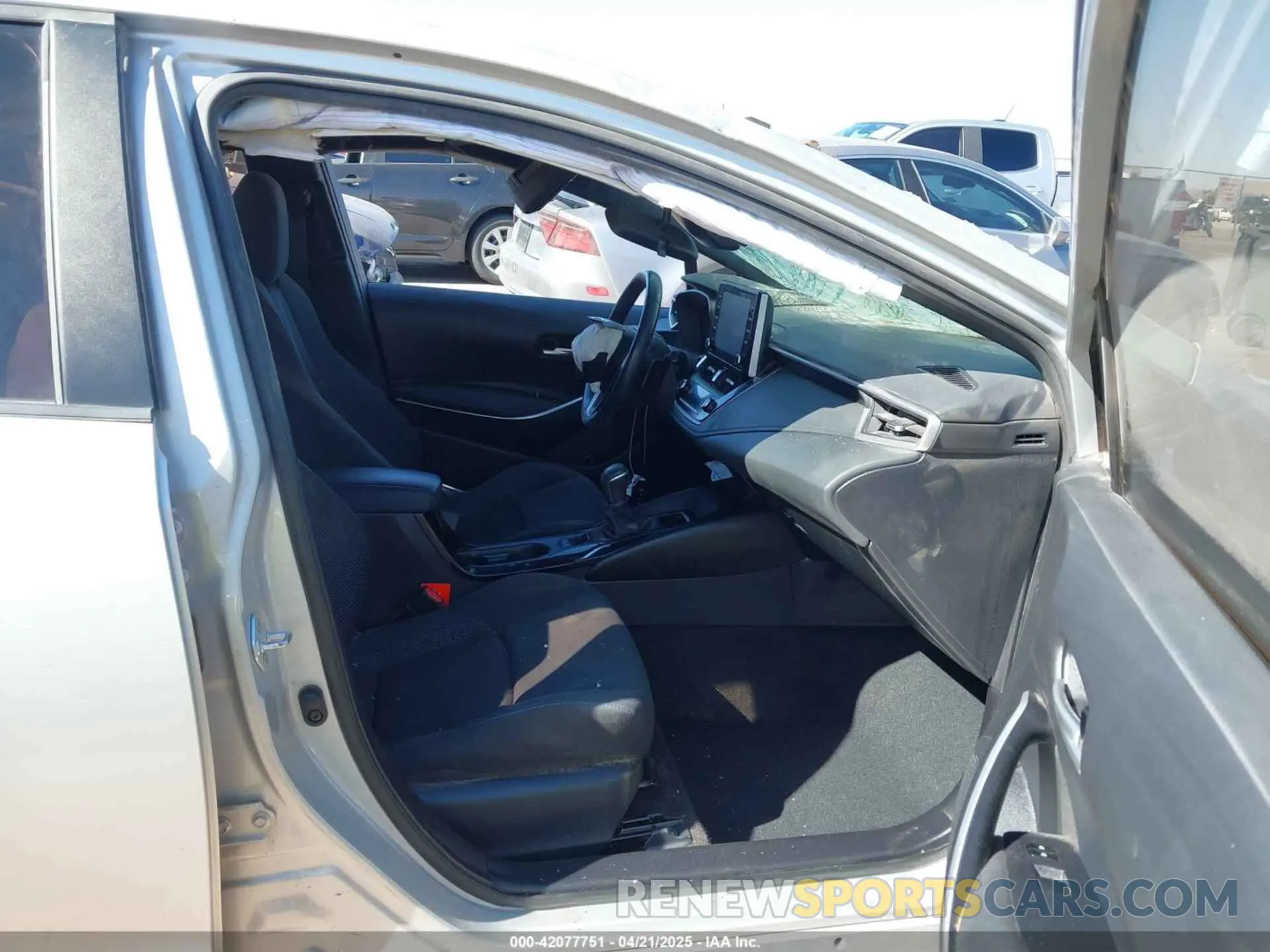 5 Photograph of a damaged car 5YFP4RCE2LP014913 TOYOTA COROLLA 2020