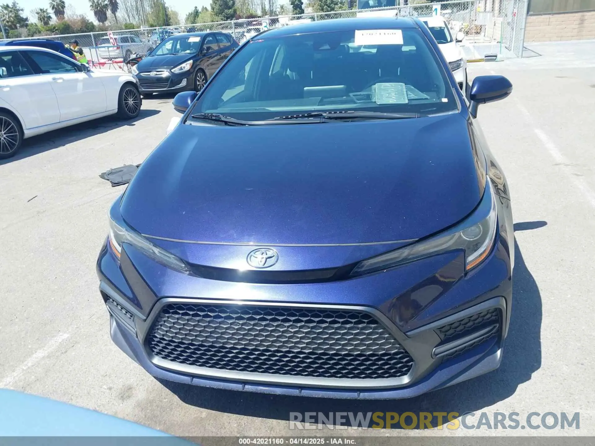 12 Photograph of a damaged car 5YFP4RCE2LP015639 TOYOTA COROLLA 2020
