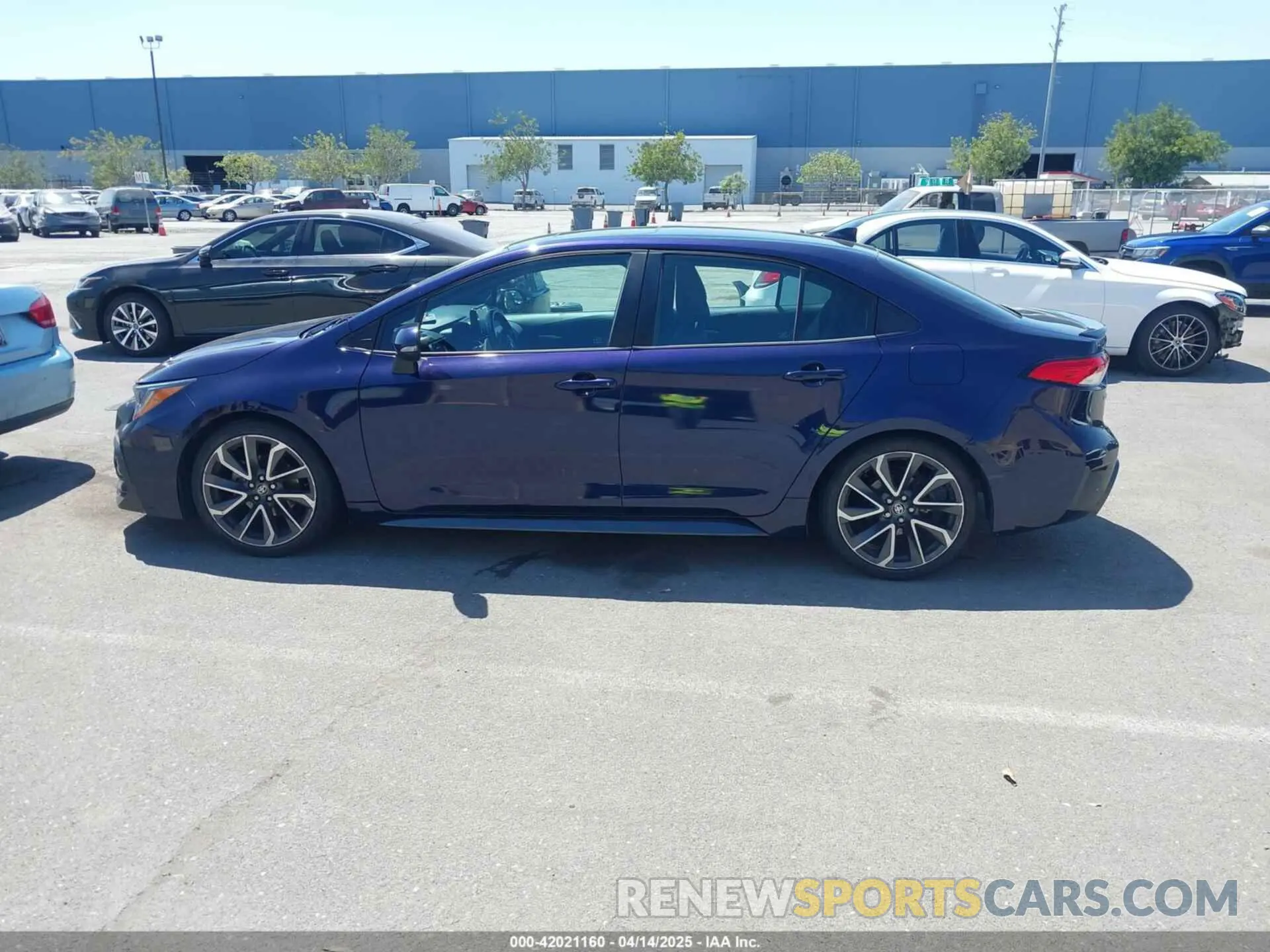 14 Photograph of a damaged car 5YFP4RCE2LP015639 TOYOTA COROLLA 2020