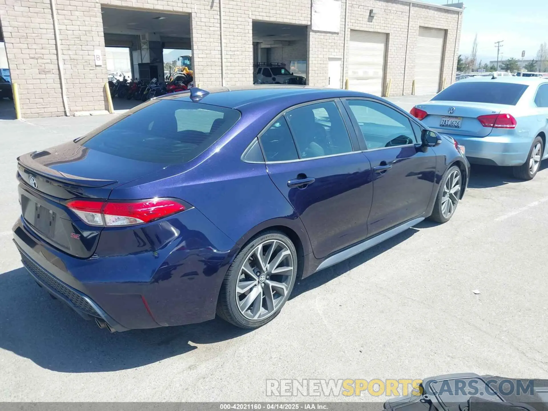 4 Photograph of a damaged car 5YFP4RCE2LP015639 TOYOTA COROLLA 2020