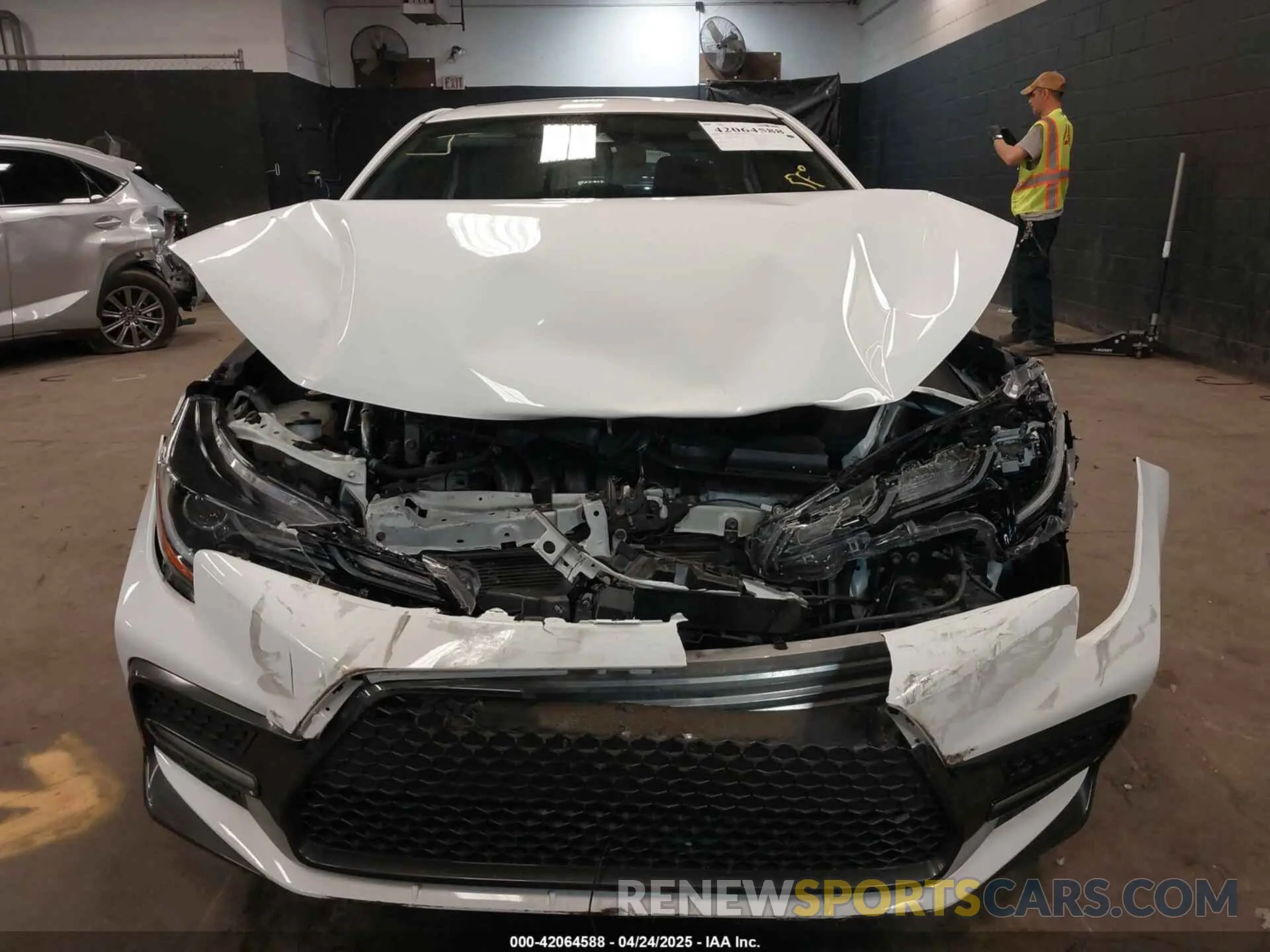 12 Photograph of a damaged car 5YFP4RCE3LP013060 TOYOTA COROLLA 2020