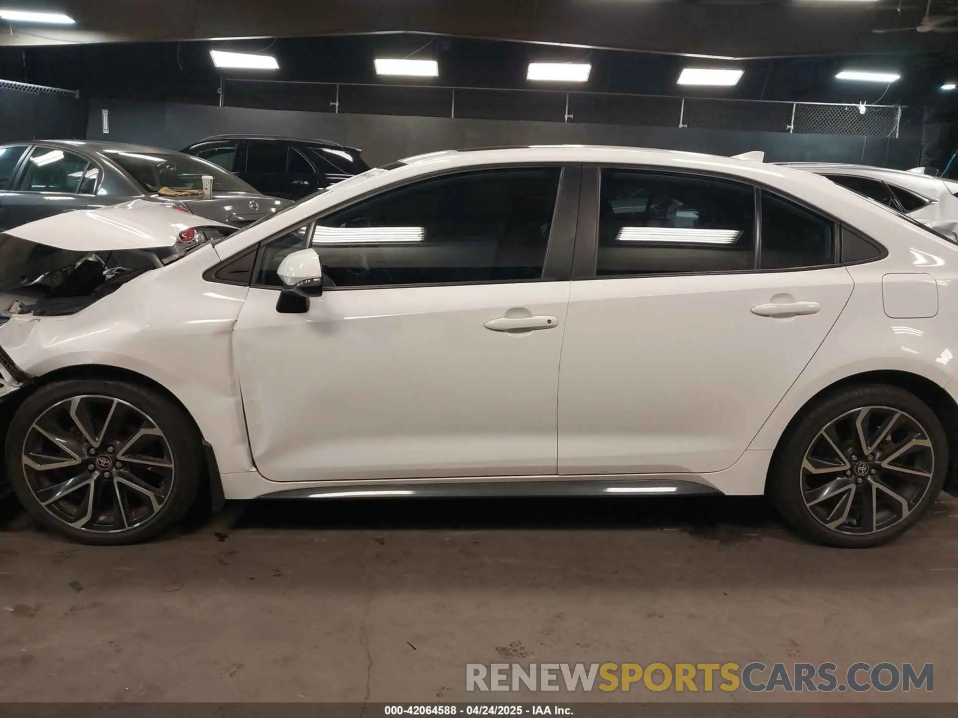 14 Photograph of a damaged car 5YFP4RCE3LP013060 TOYOTA COROLLA 2020