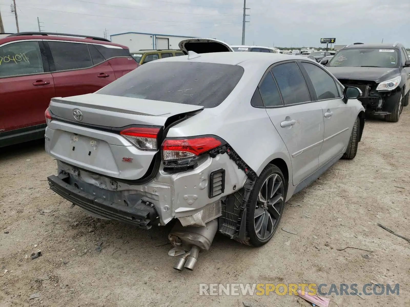 4 Photograph of a damaged car 5YFS4RCE0LP024950 TOYOTA COROLLA 2020
