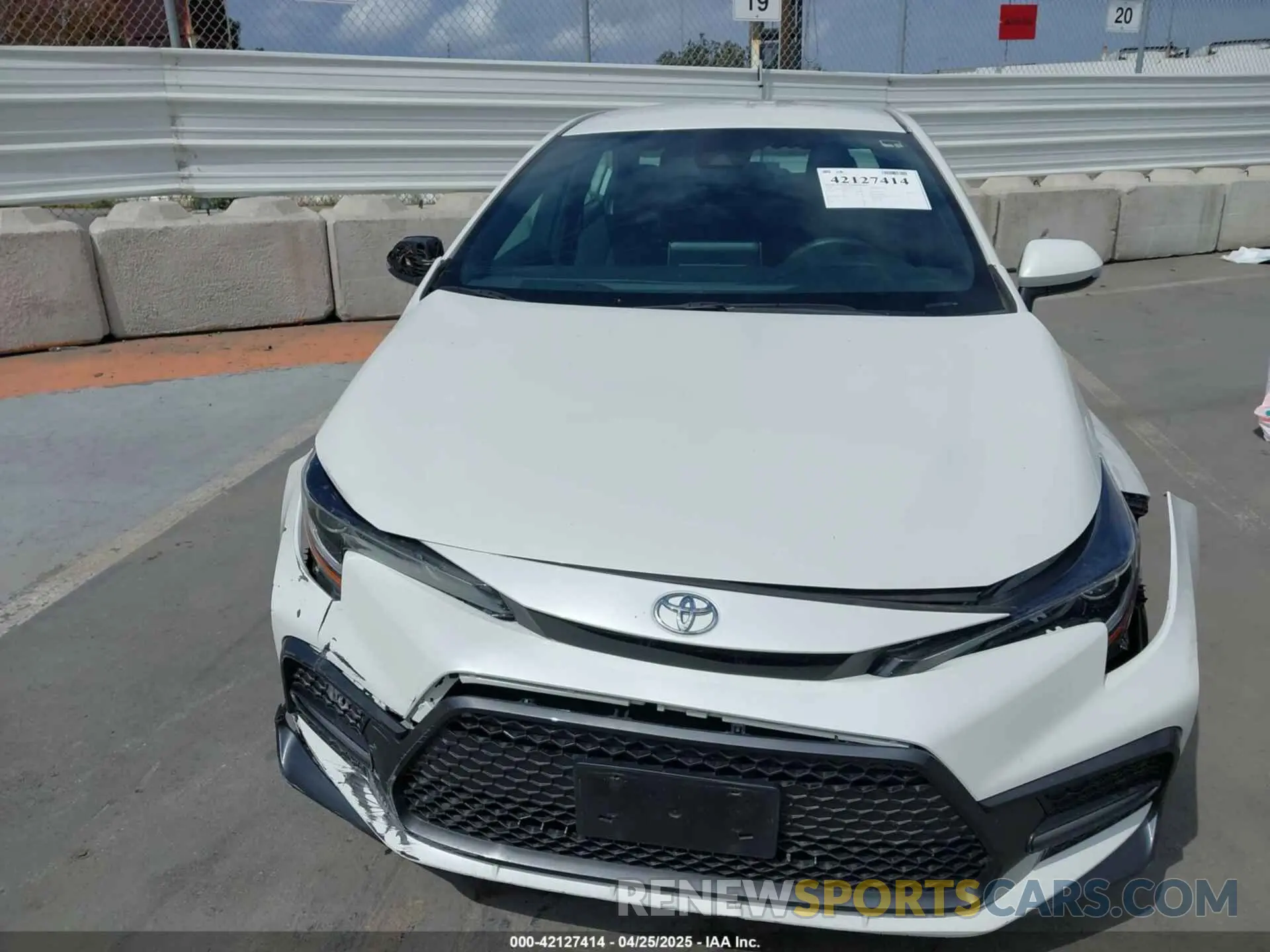 12 Photograph of a damaged car 5YFS4RCE0LP053140 TOYOTA COROLLA 2020