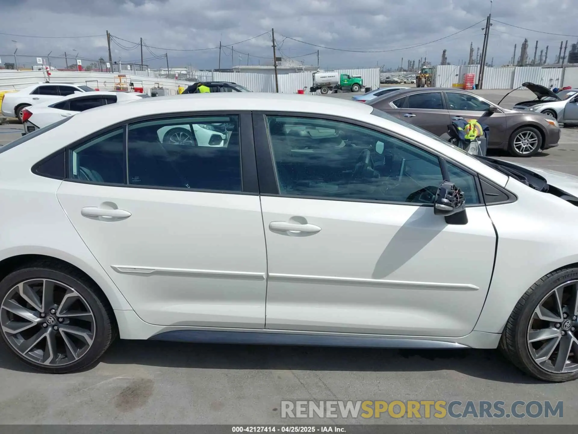 13 Photograph of a damaged car 5YFS4RCE0LP053140 TOYOTA COROLLA 2020
