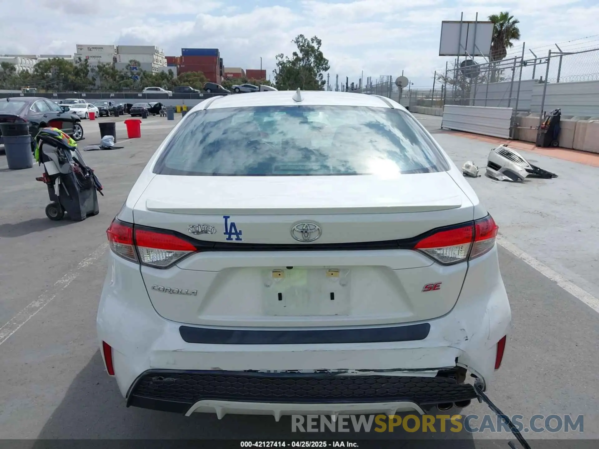16 Photograph of a damaged car 5YFS4RCE0LP053140 TOYOTA COROLLA 2020