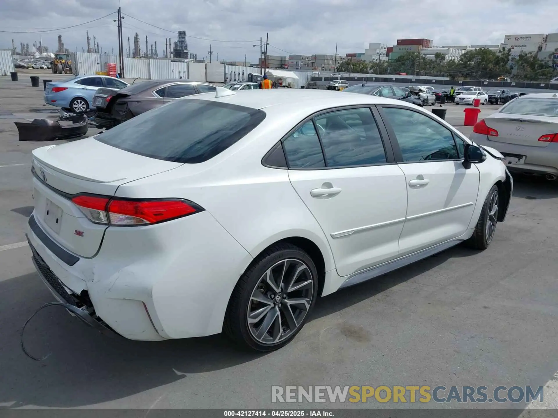 4 Photograph of a damaged car 5YFS4RCE0LP053140 TOYOTA COROLLA 2020