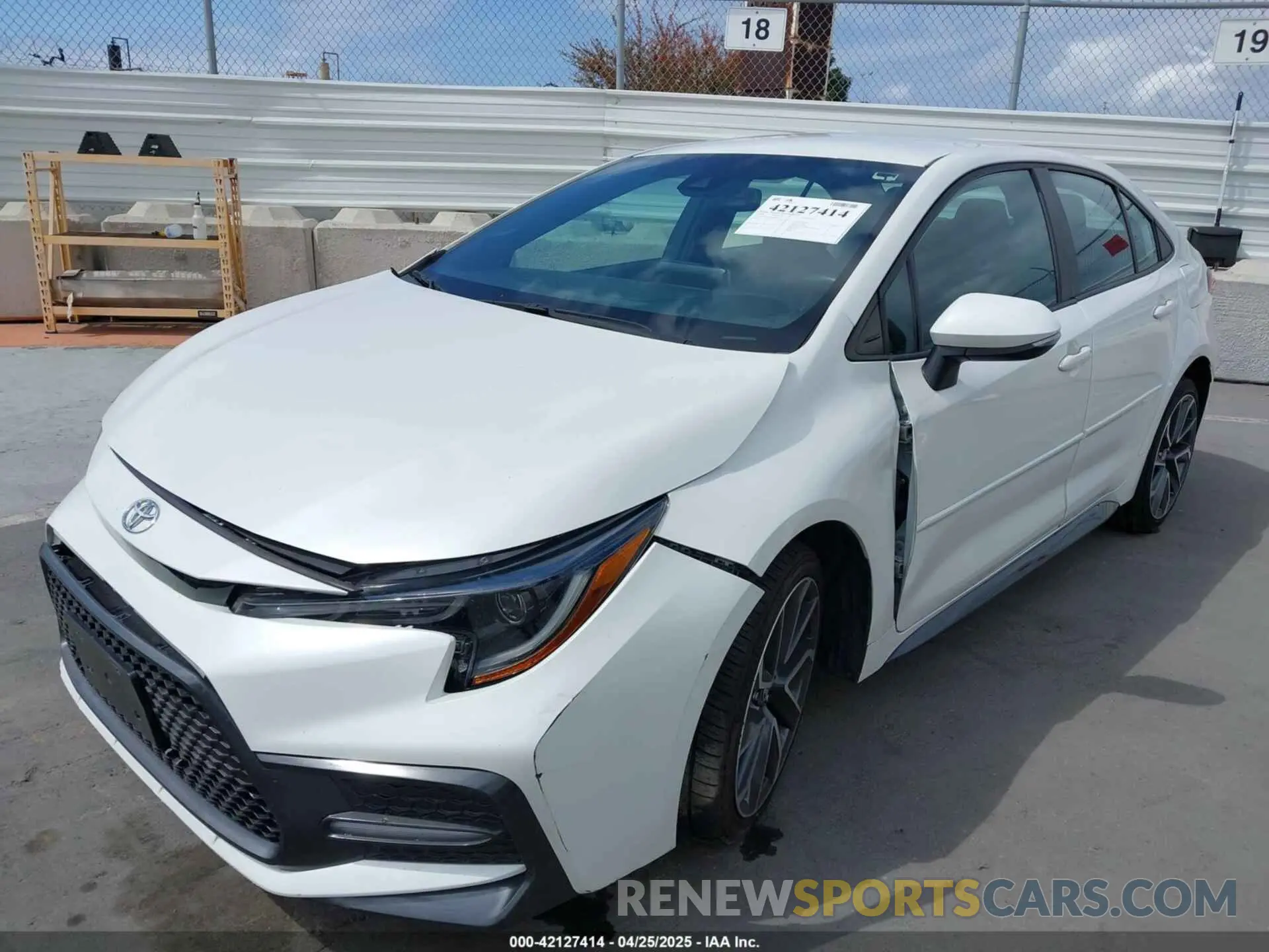 6 Photograph of a damaged car 5YFS4RCE0LP053140 TOYOTA COROLLA 2020
