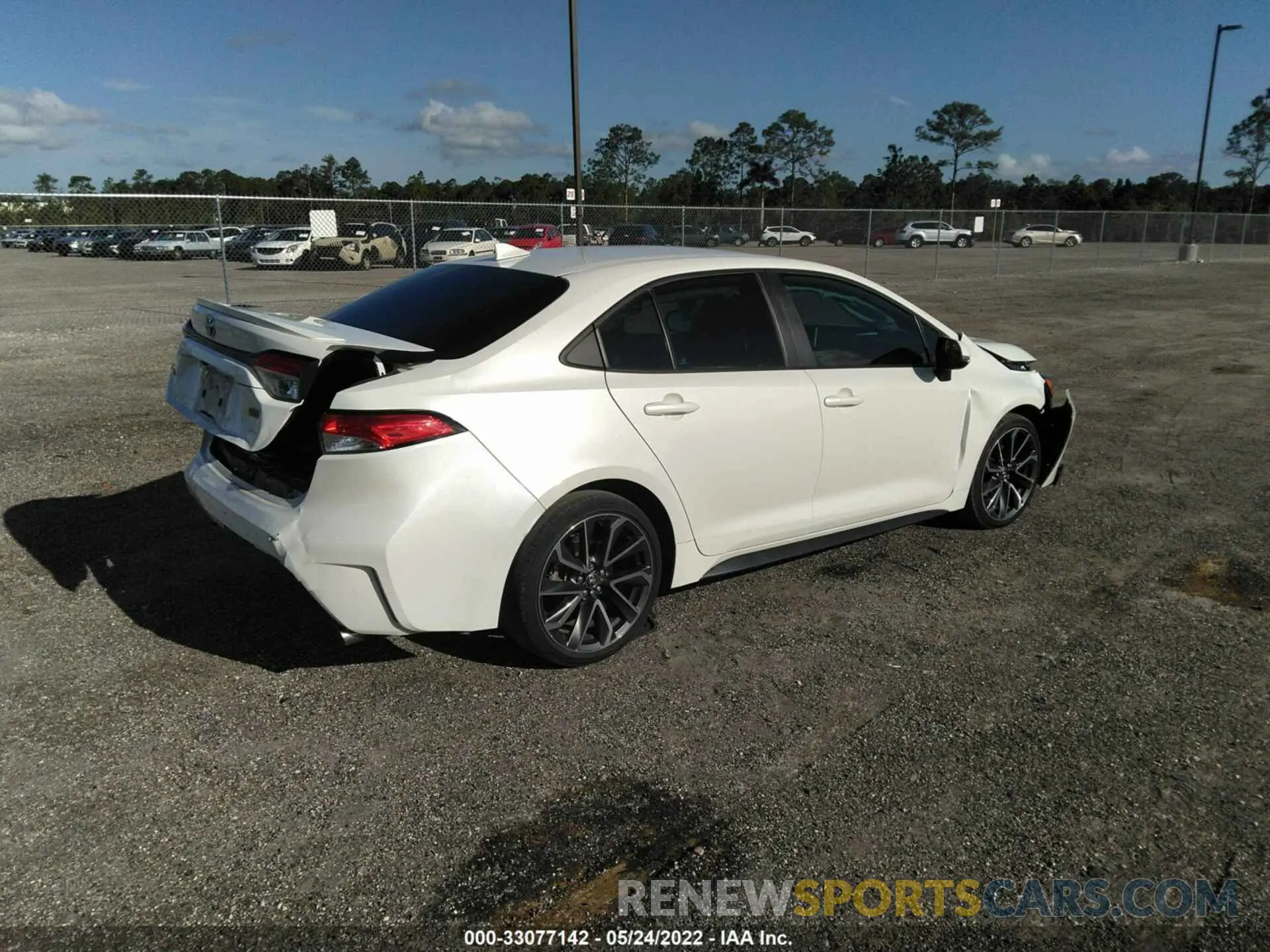 4 Photograph of a damaged car 5YFS4RCE1LP013908 TOYOTA COROLLA 2020
