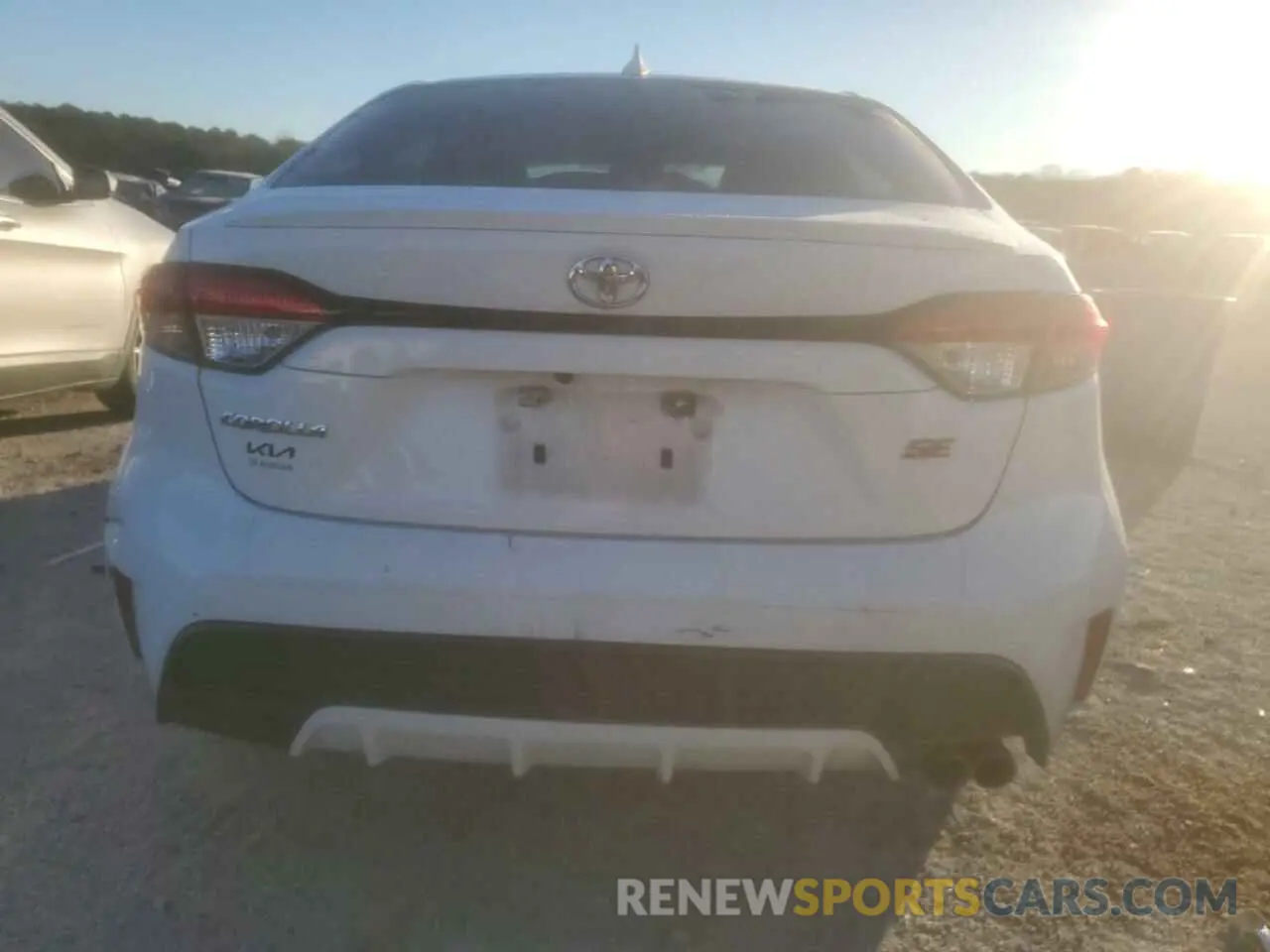 6 Photograph of a damaged car 5YFS4RCE1LP035634 TOYOTA COROLLA 2020
