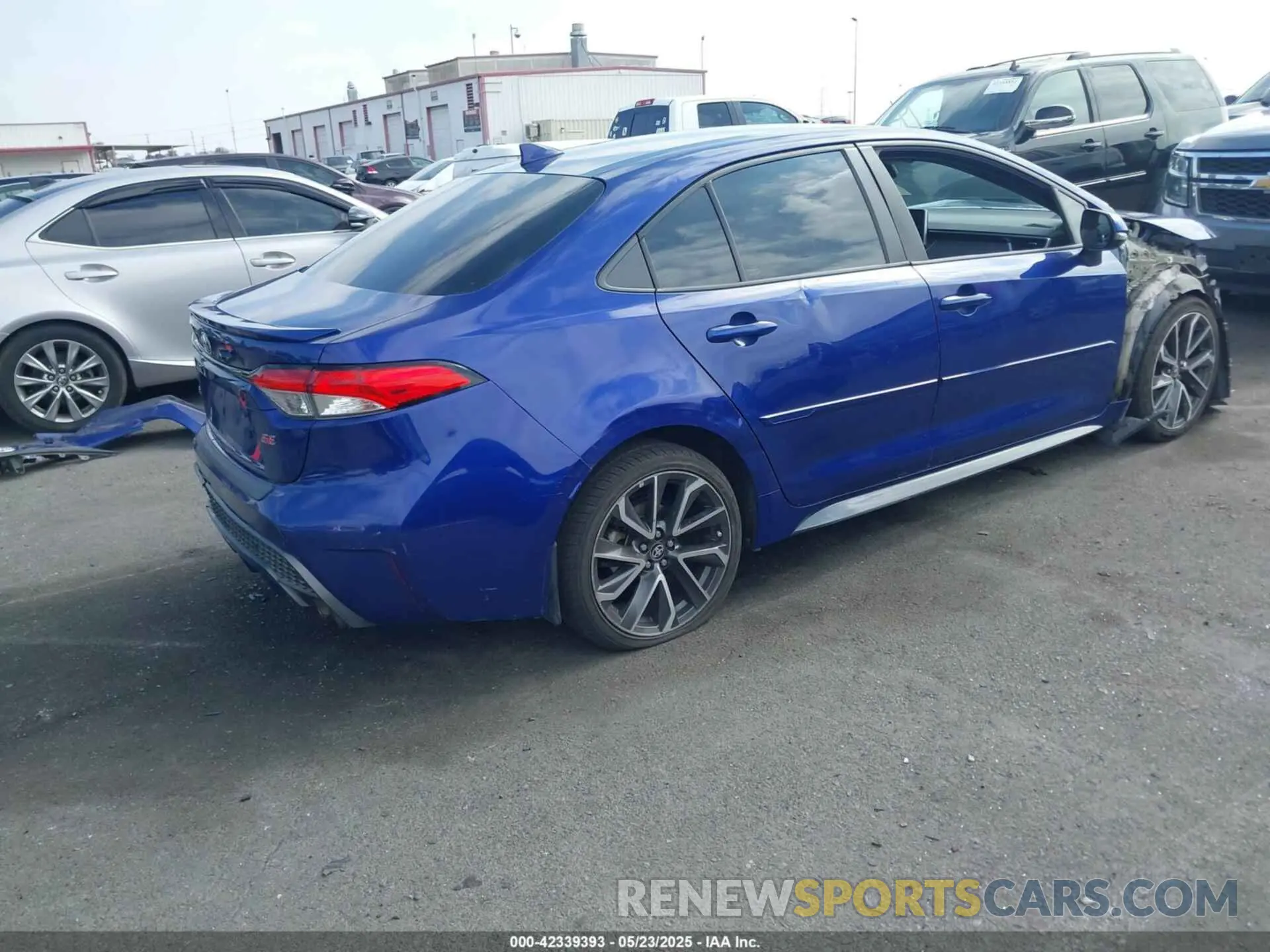4 Photograph of a damaged car 5YFS4RCE2LP026747 TOYOTA COROLLA 2020