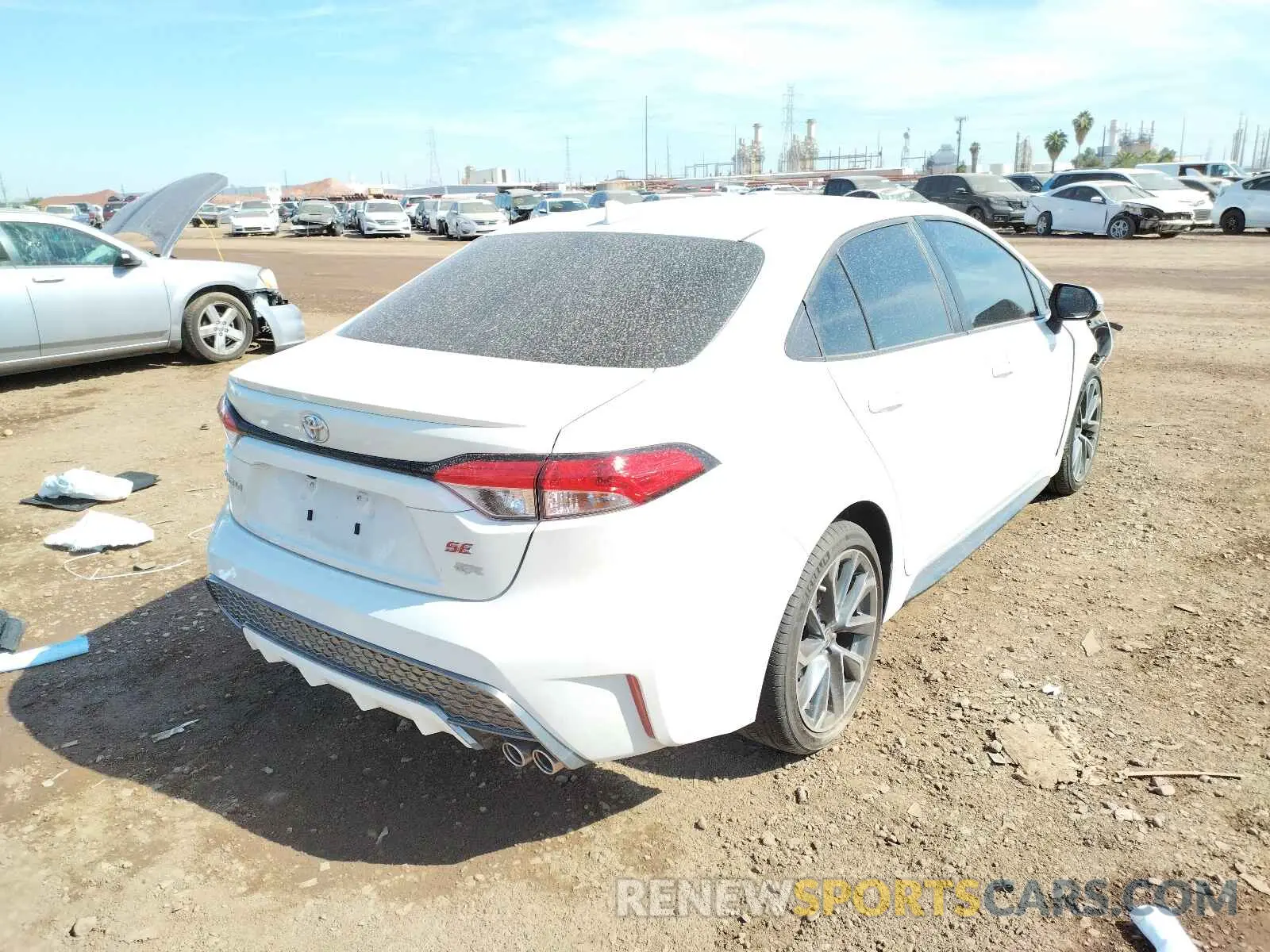 4 Photograph of a damaged car 5YFS4RCE2LP035545 TOYOTA COROLLA 2020