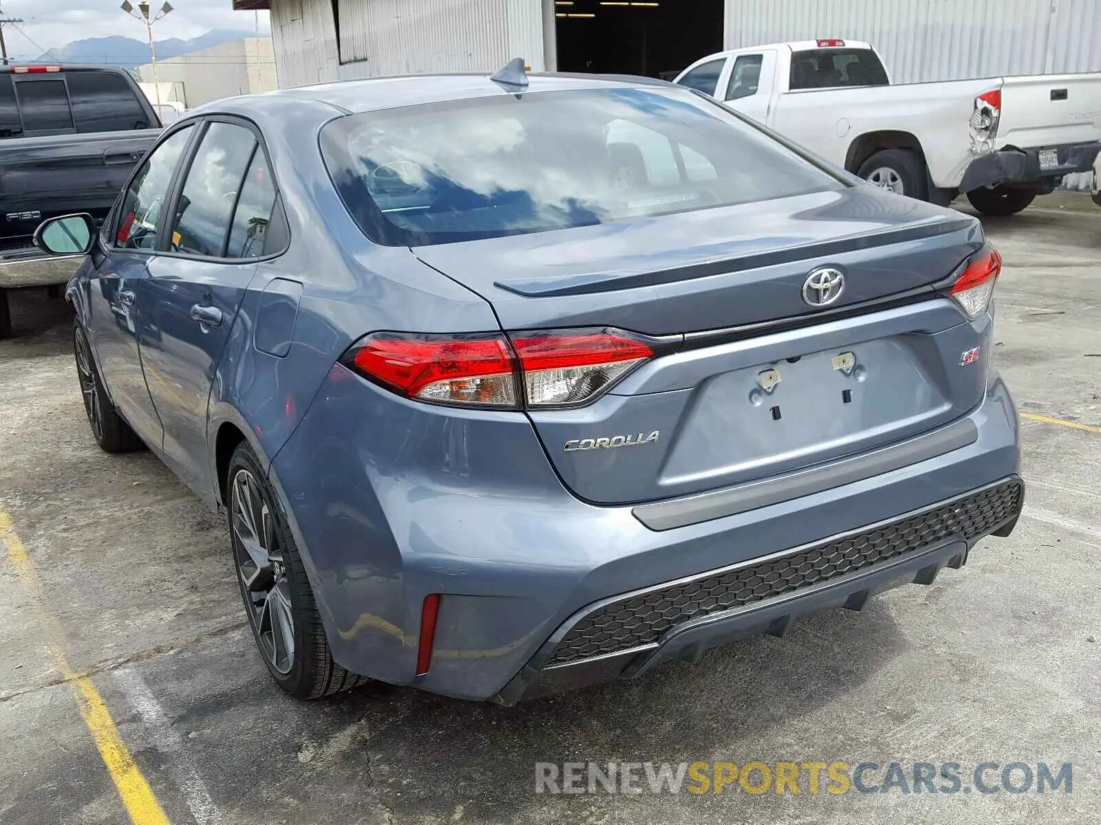3 Photograph of a damaged car 5YFS4RCE2LP043094 TOYOTA COROLLA 2020