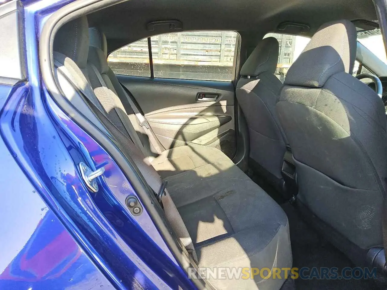 10 Photograph of a damaged car 5YFS4RCE2LP047243 TOYOTA COROLLA 2020