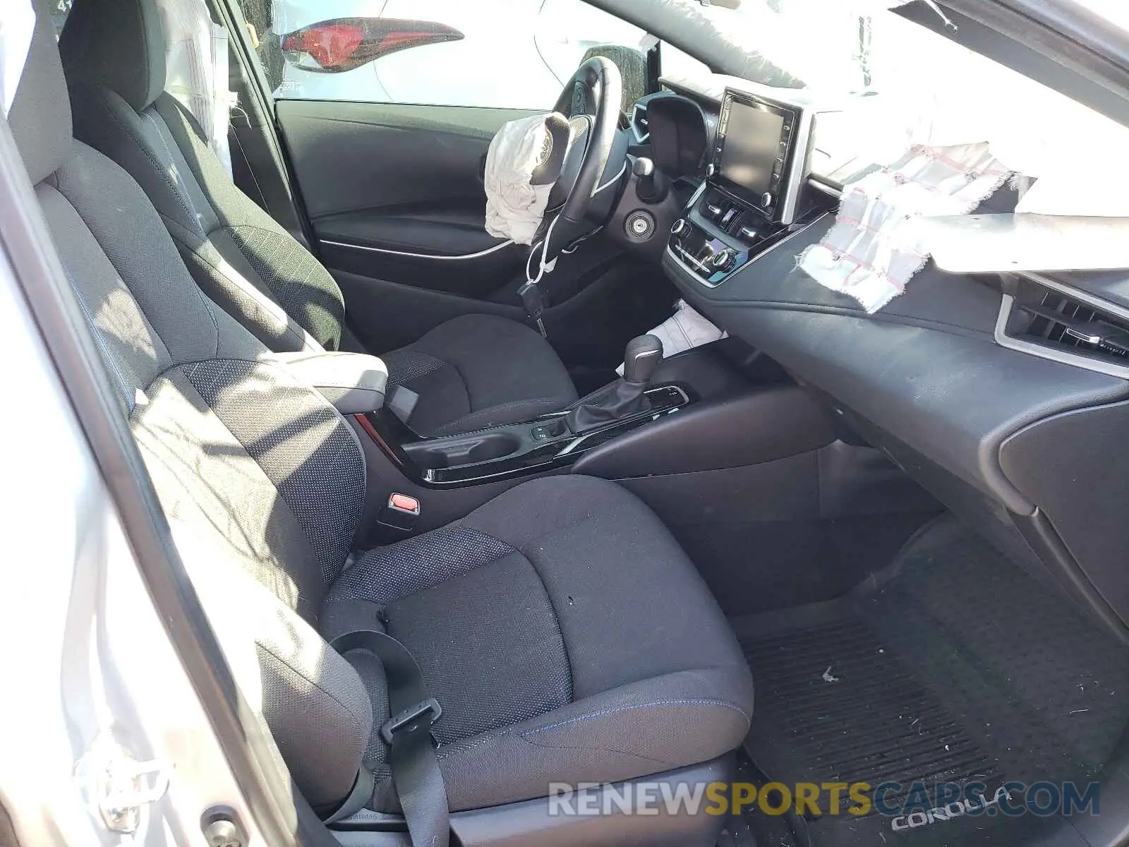 5 Photograph of a damaged car 5YFS4RCE2LP052877 TOYOTA COROLLA 2020