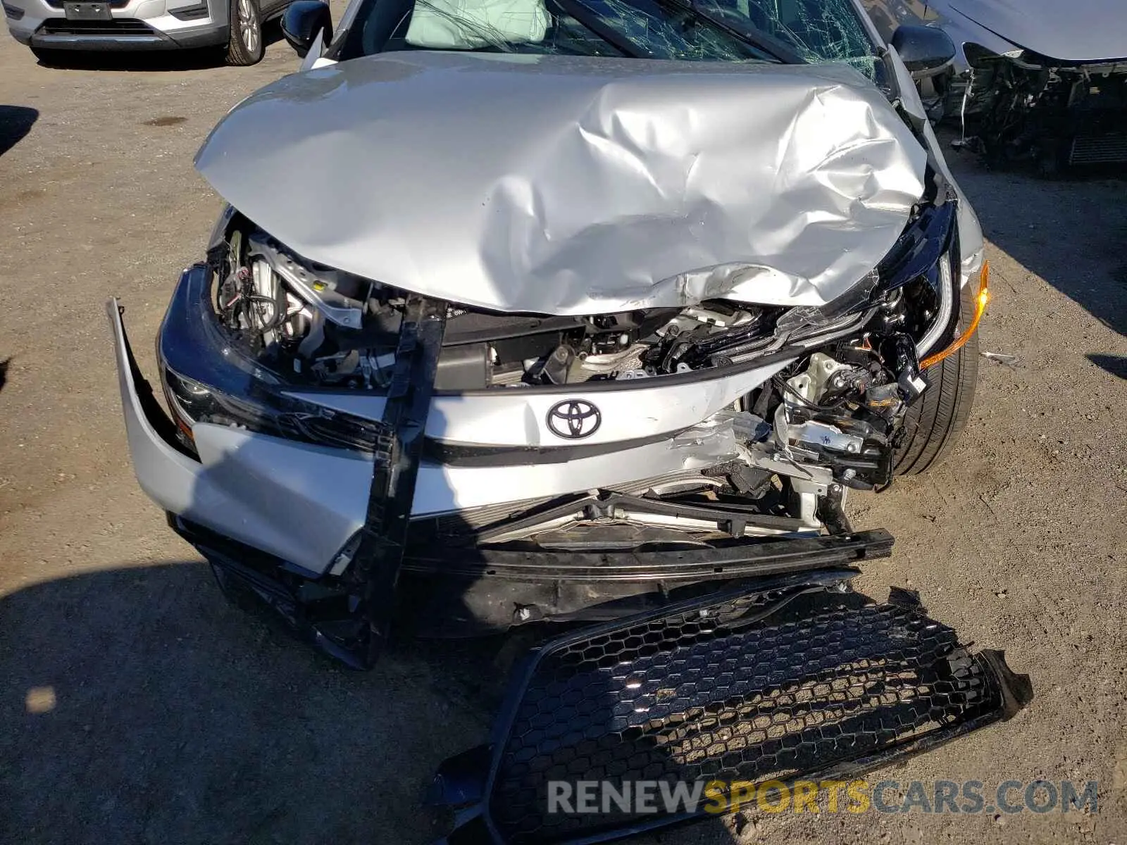 7 Photograph of a damaged car 5YFS4RCE2LP052877 TOYOTA COROLLA 2020