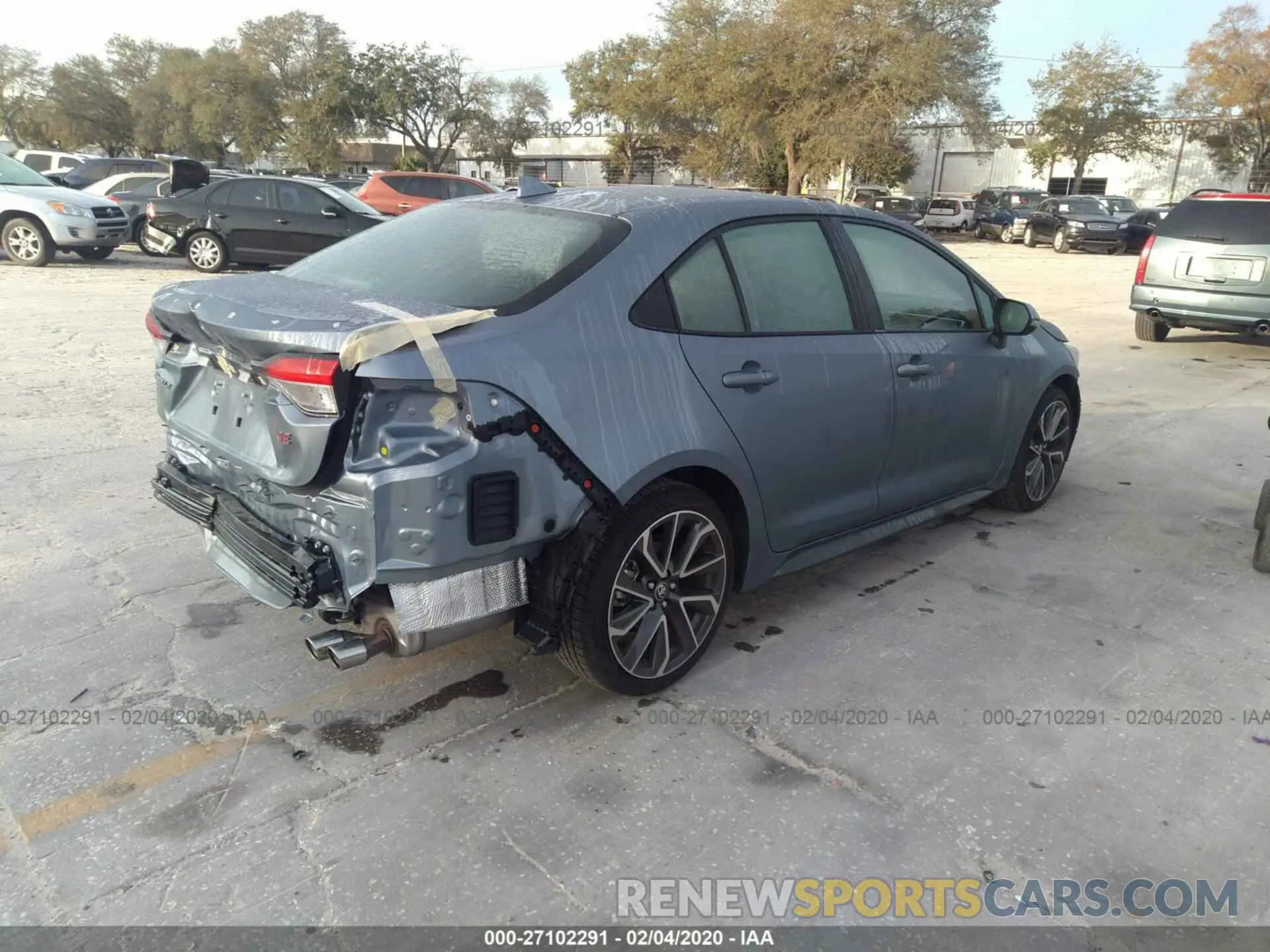 4 Photograph of a damaged car 5YFS4RCE3LP019743 TOYOTA COROLLA 2020