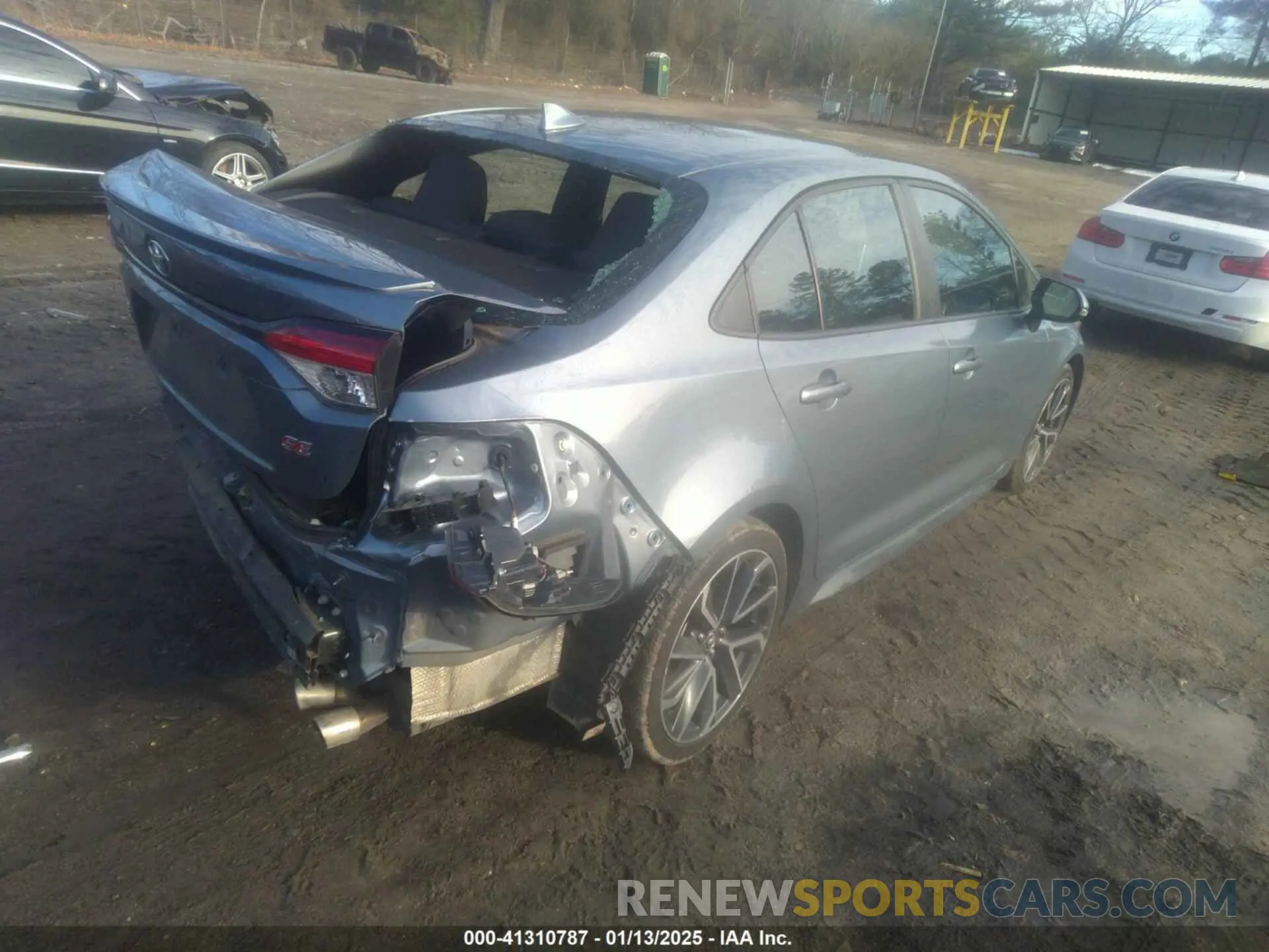 4 Photograph of a damaged car 5YFS4RCE3LP024568 TOYOTA COROLLA 2020