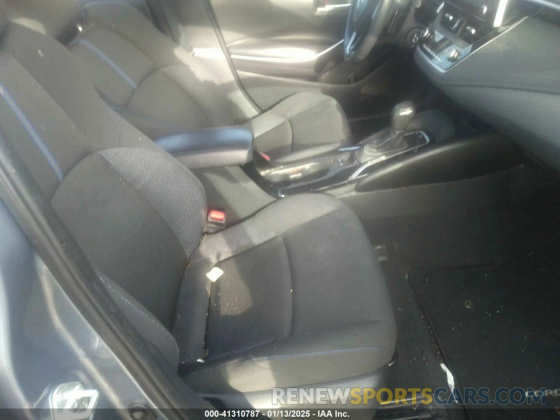 5 Photograph of a damaged car 5YFS4RCE3LP024568 TOYOTA COROLLA 2020