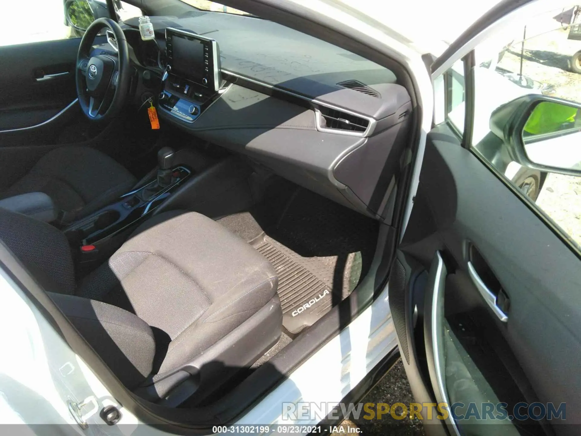 5 Photograph of a damaged car 5YFS4RCE3LP039720 TOYOTA COROLLA 2020