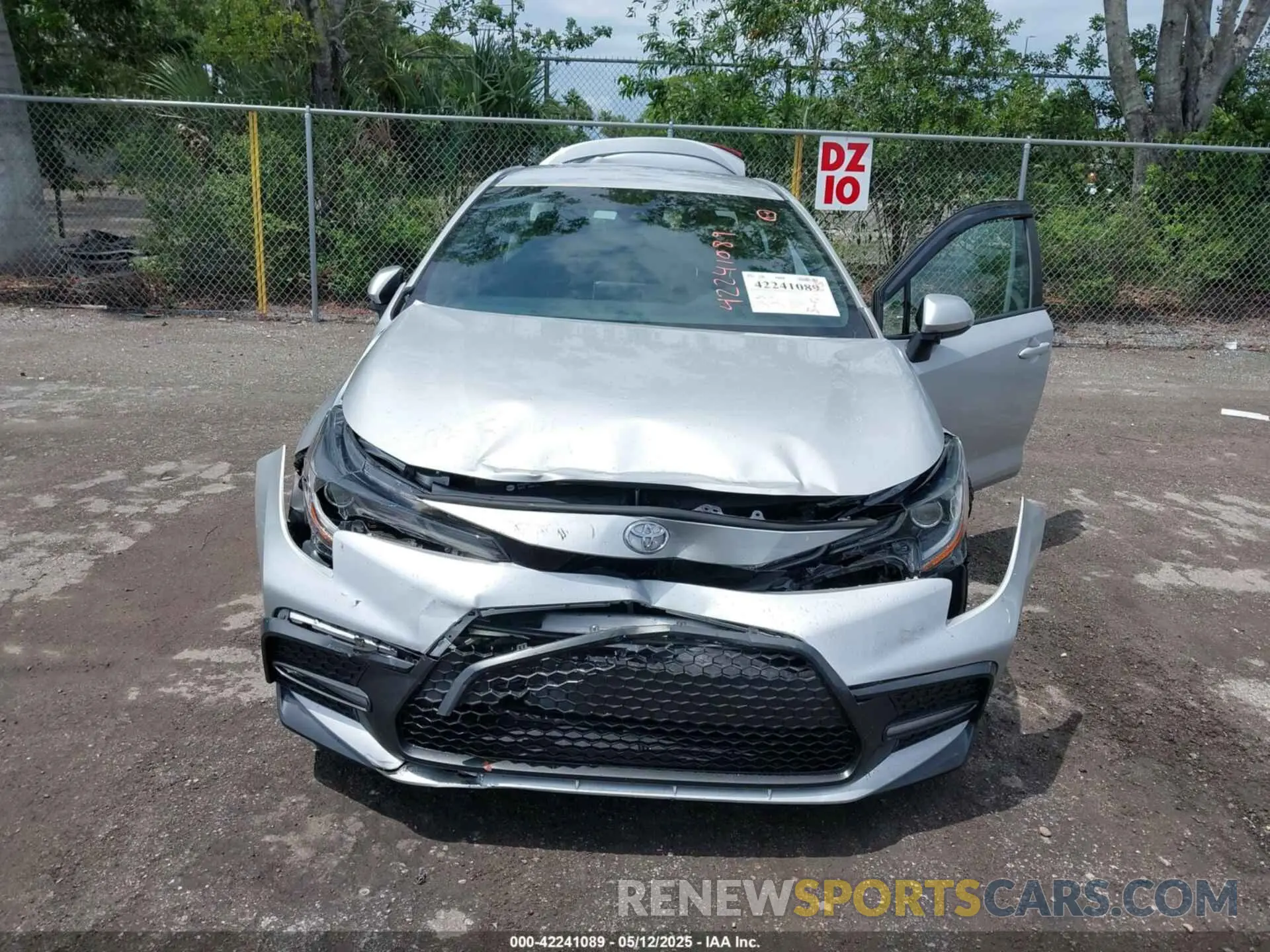 13 Photograph of a damaged car 5YFS4RCE3LP042973 TOYOTA COROLLA 2020