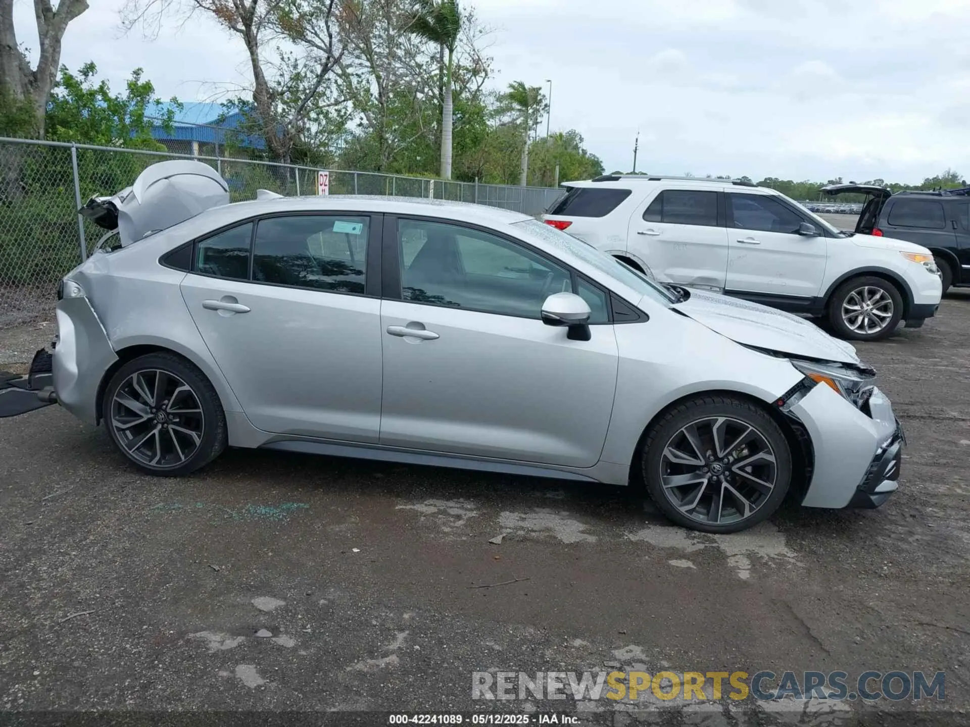 14 Photograph of a damaged car 5YFS4RCE3LP042973 TOYOTA COROLLA 2020