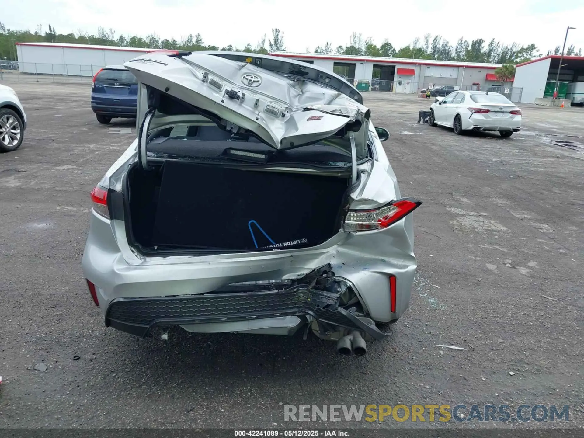 17 Photograph of a damaged car 5YFS4RCE3LP042973 TOYOTA COROLLA 2020