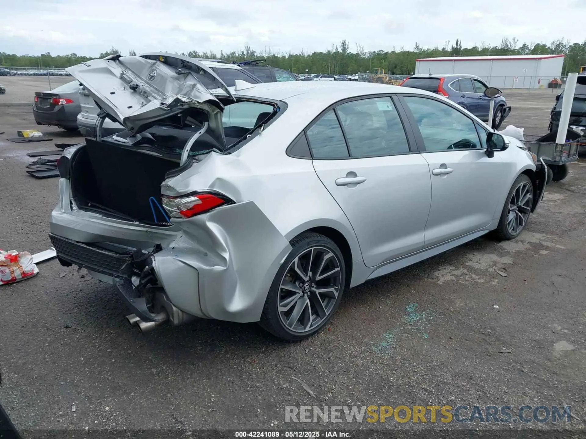 4 Photograph of a damaged car 5YFS4RCE3LP042973 TOYOTA COROLLA 2020