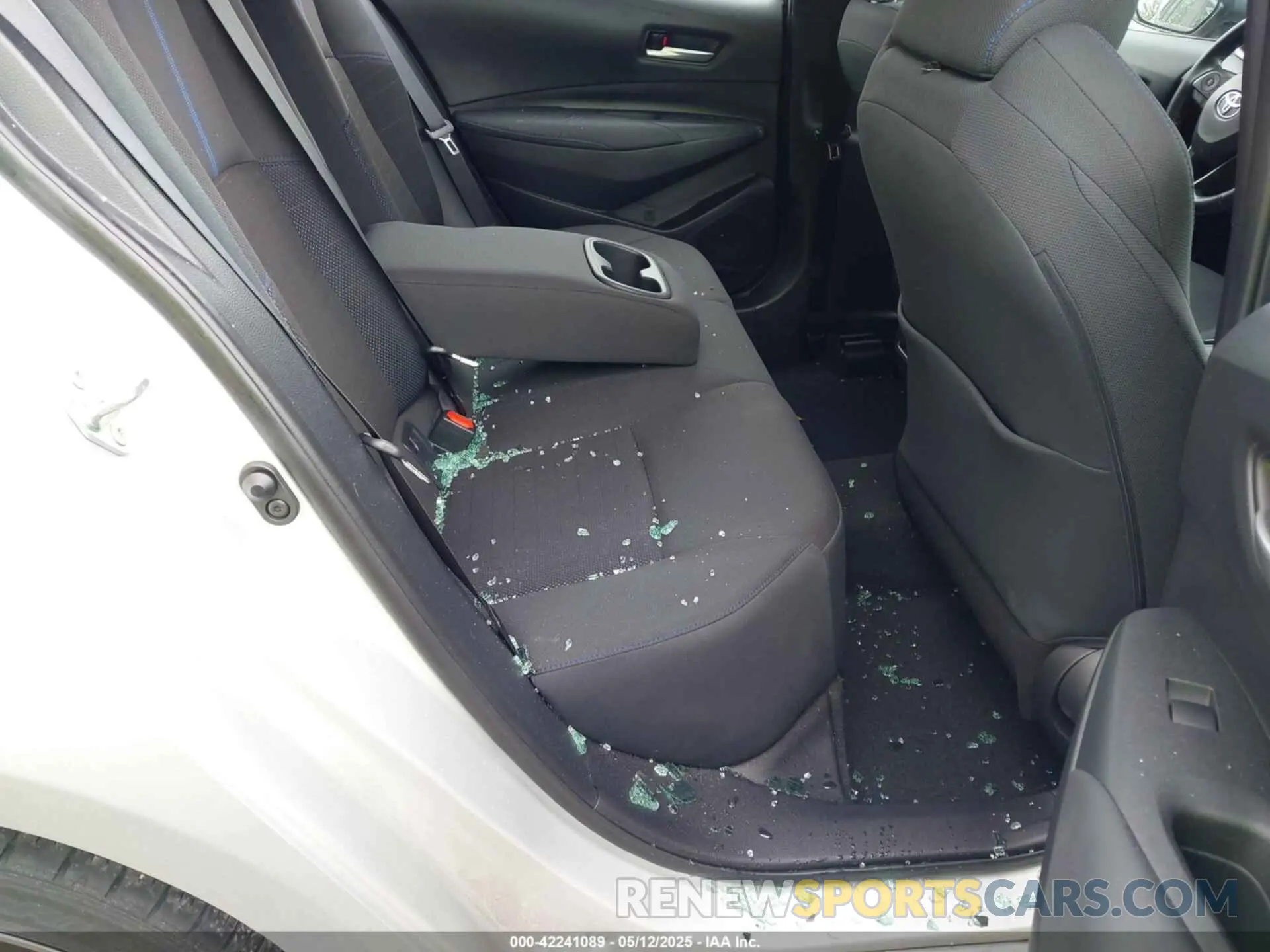 8 Photograph of a damaged car 5YFS4RCE3LP042973 TOYOTA COROLLA 2020