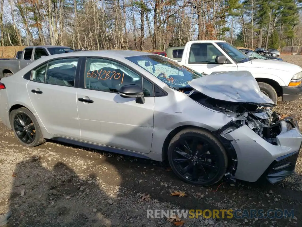 9 Photograph of a damaged car 5YFS4RCE4LP042674 TOYOTA COROLLA 2020
